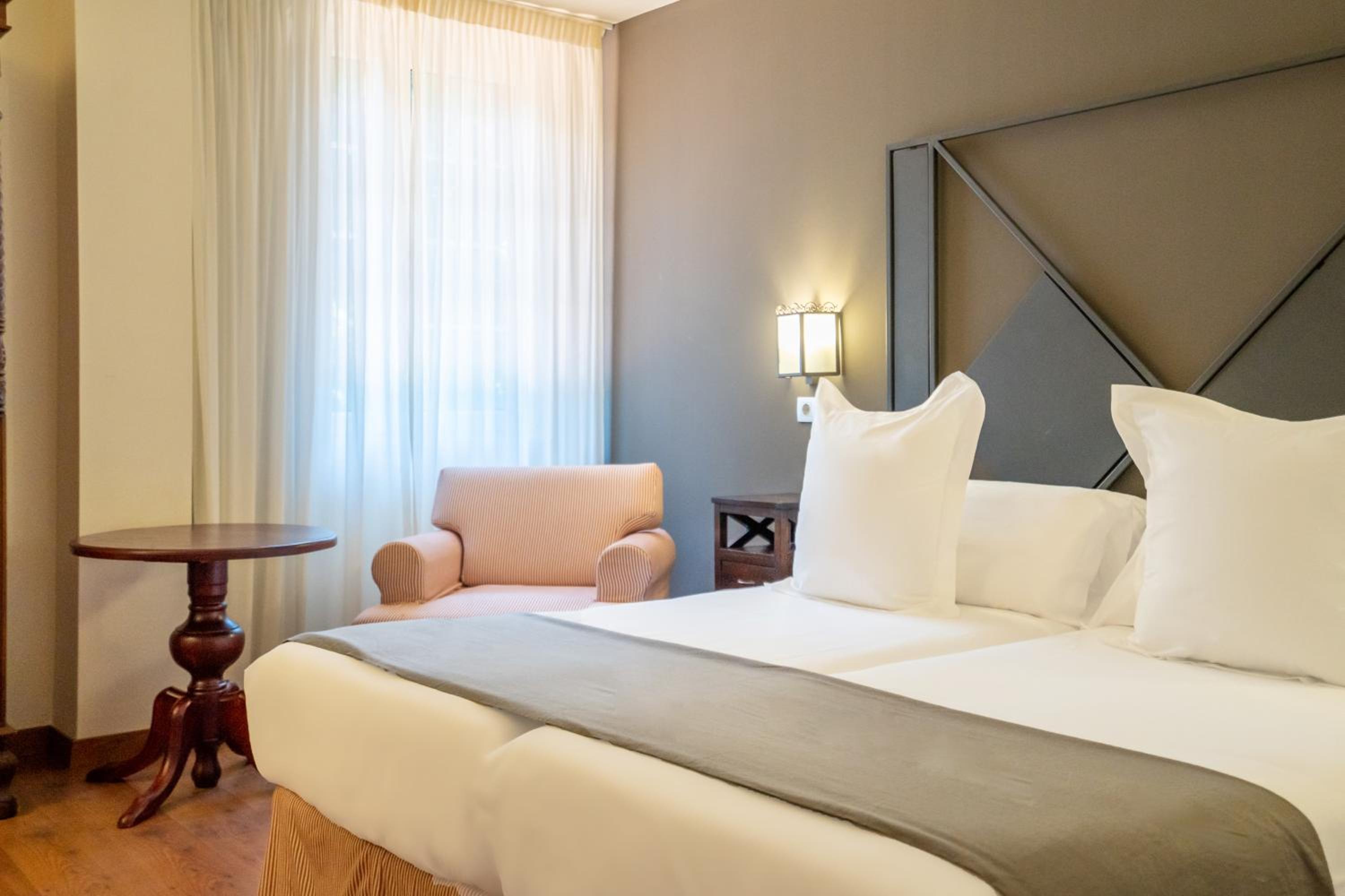 Double or Twin Room photo 3