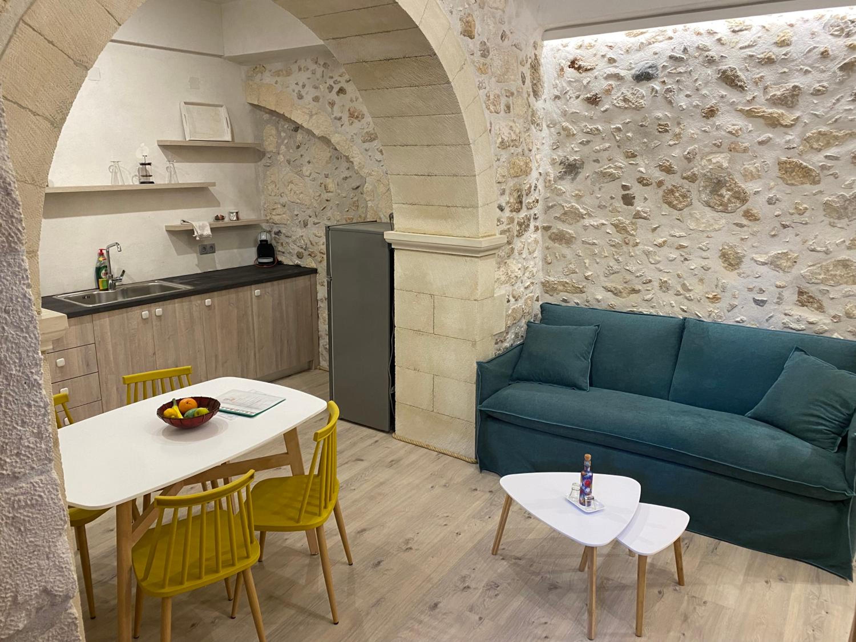  Grand Stone Suite with Arch & Garden View - Ground Floor photo 2