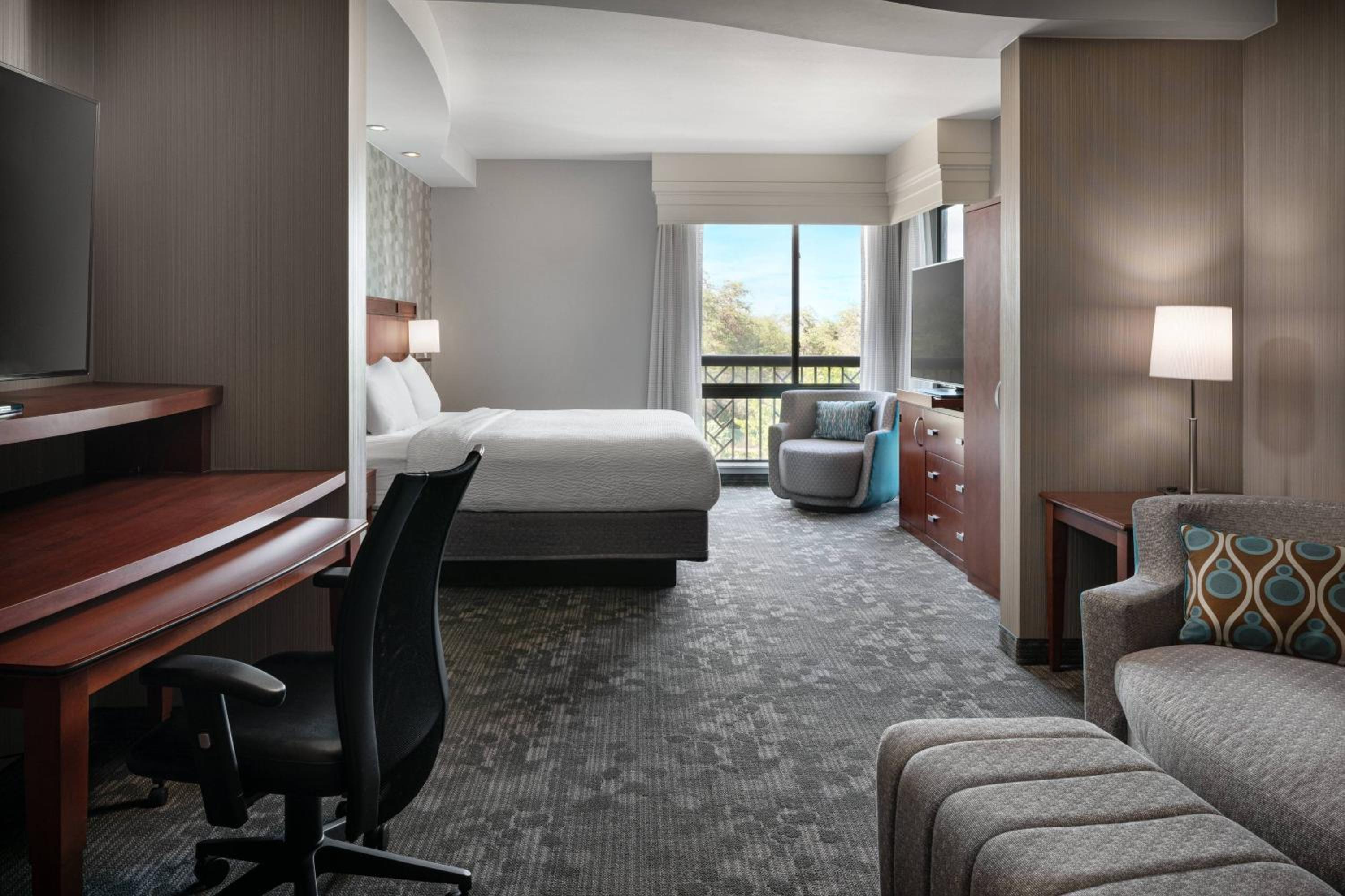 Junior Suite, 1 King, Sofa bed  - Photo 4