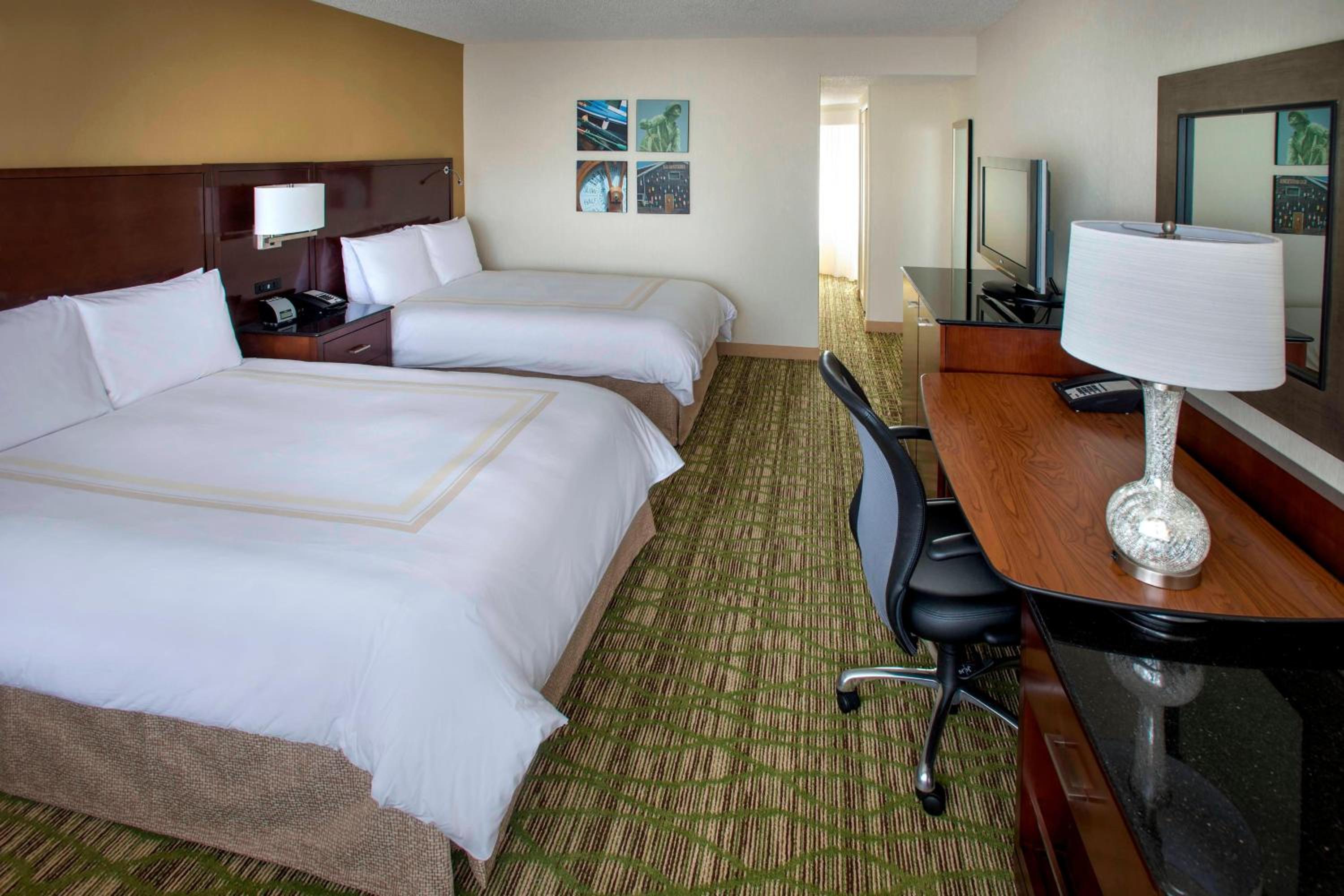 Double Room with 2 Double Beds - Photo 2