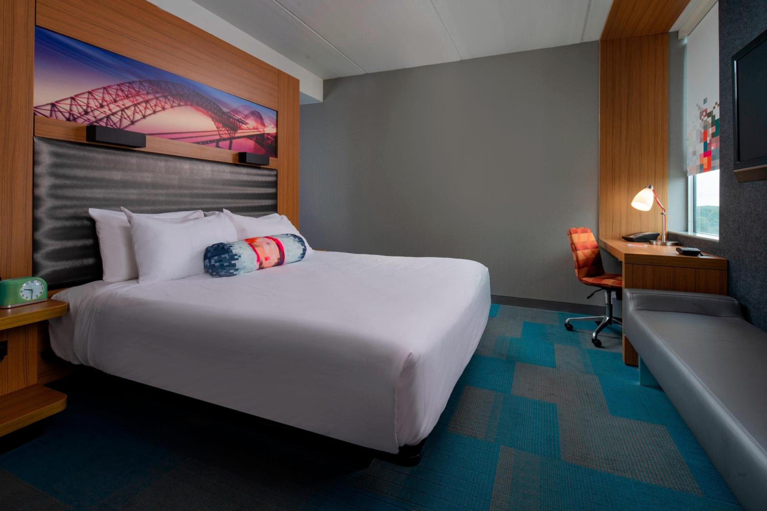 Guest Room, 1 King - Photo 1