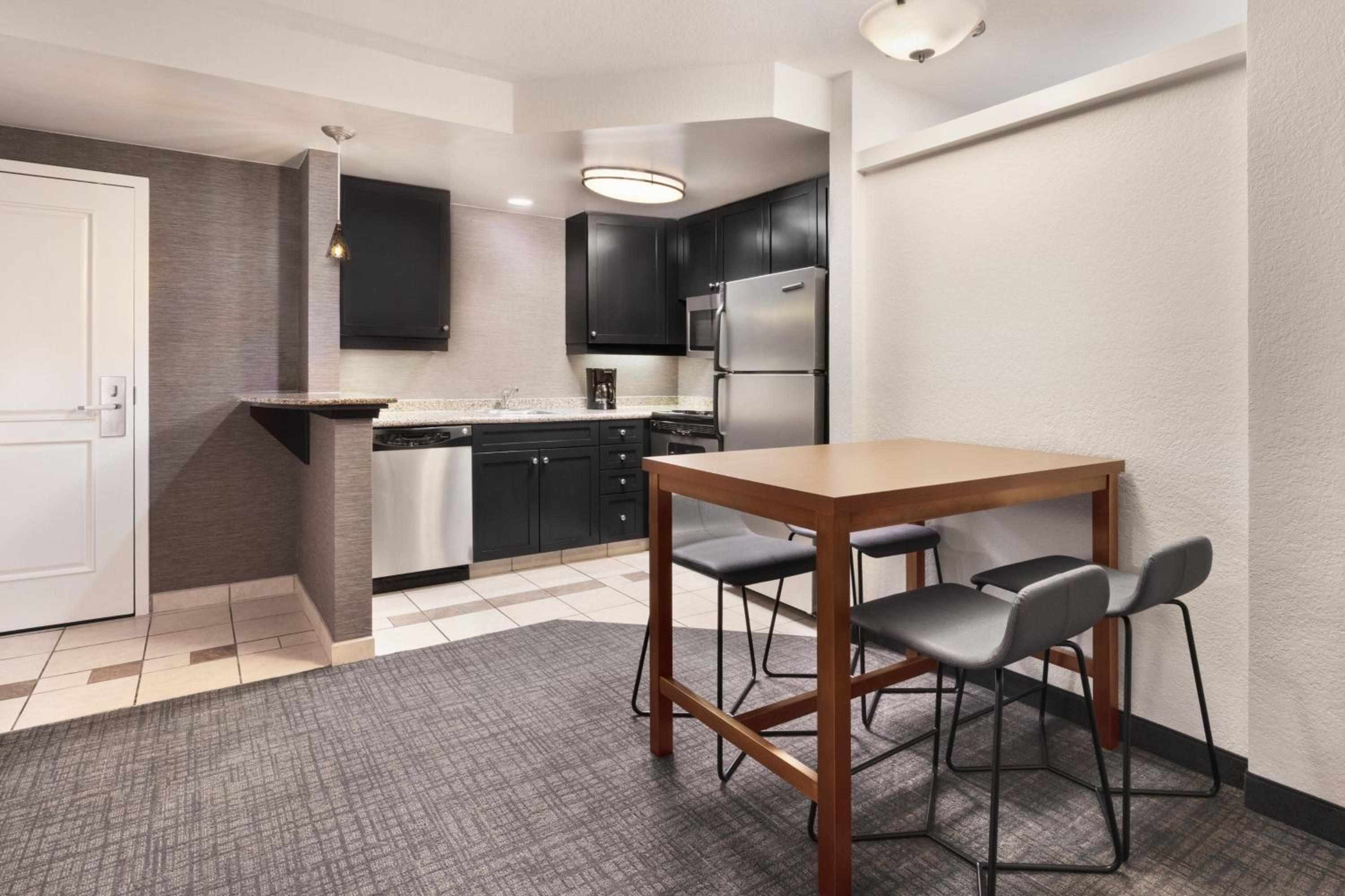 Two-Bedroom Suite - Photo 4