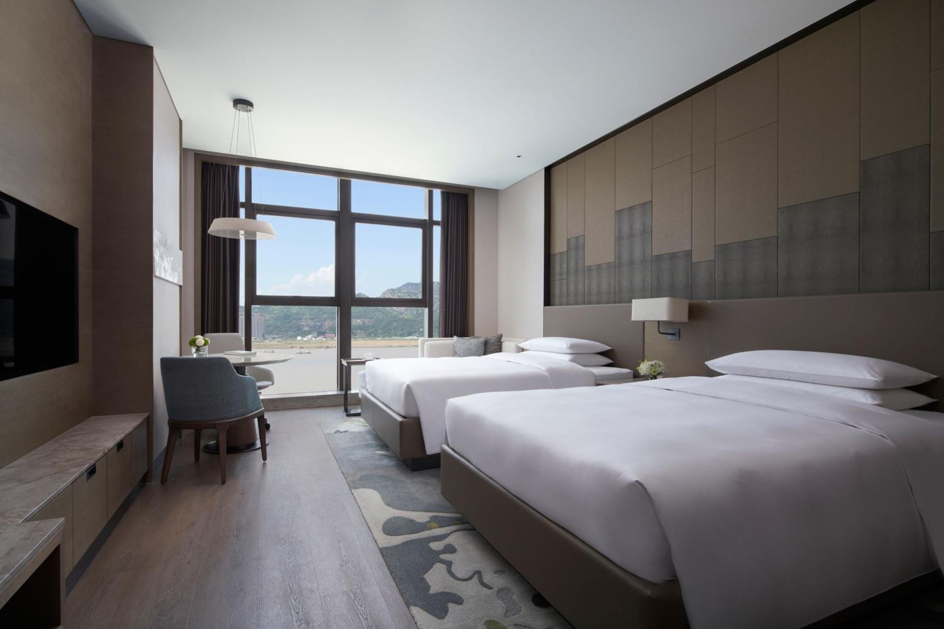 Double Room with Two Double Beds and River View - Club Level - Photo 1