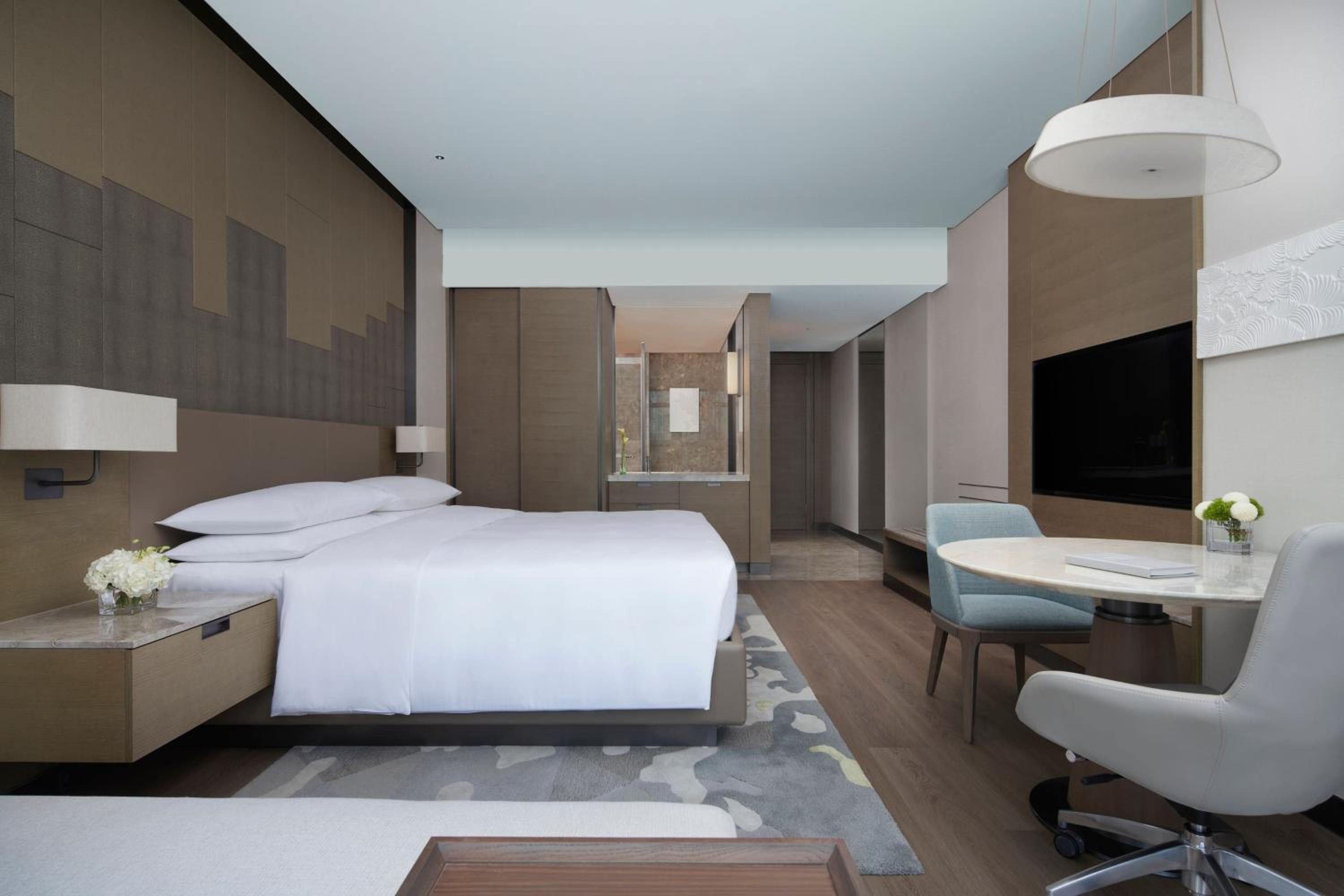 King Room with River View - Photo 3