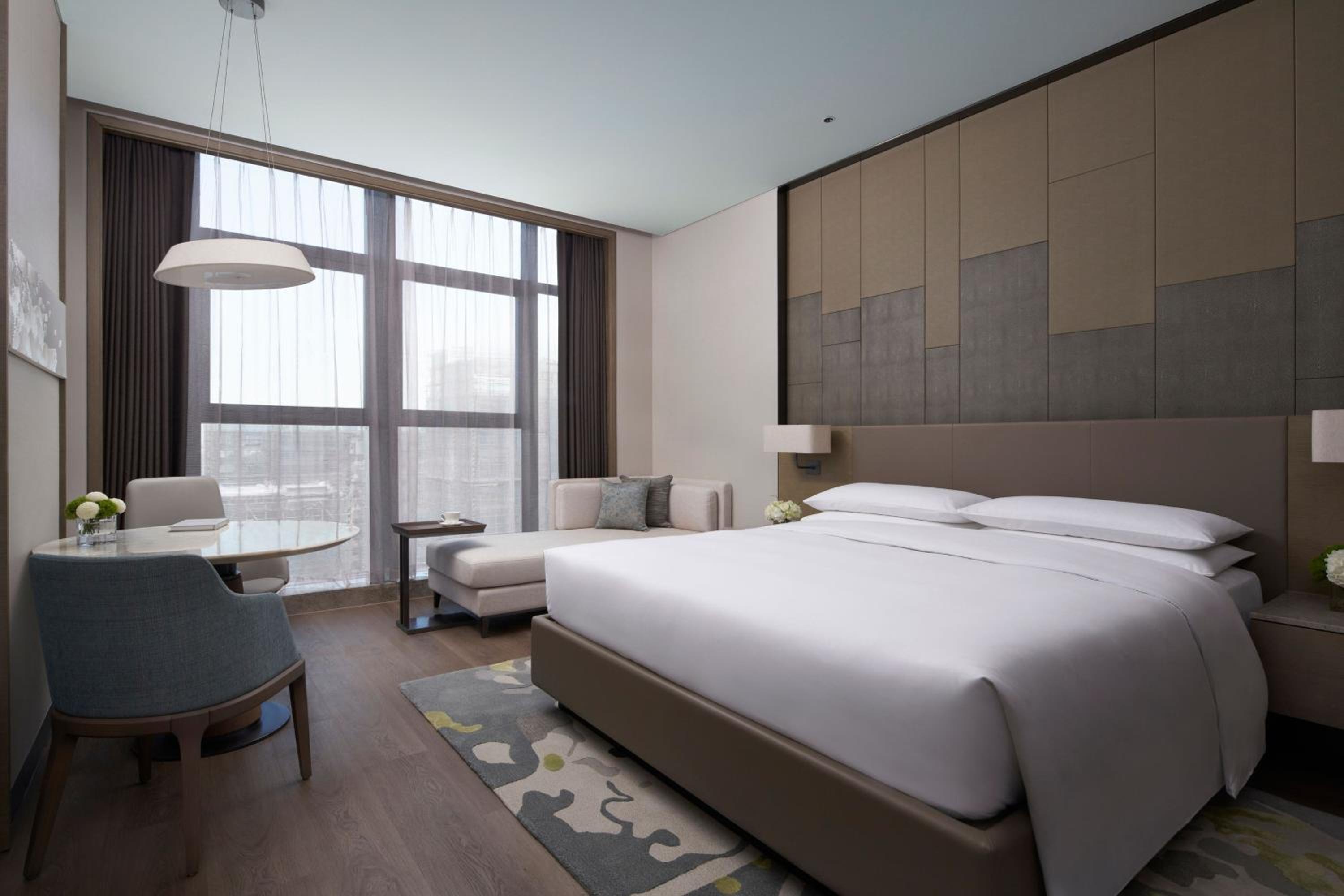 King Room with City View - Photo 2