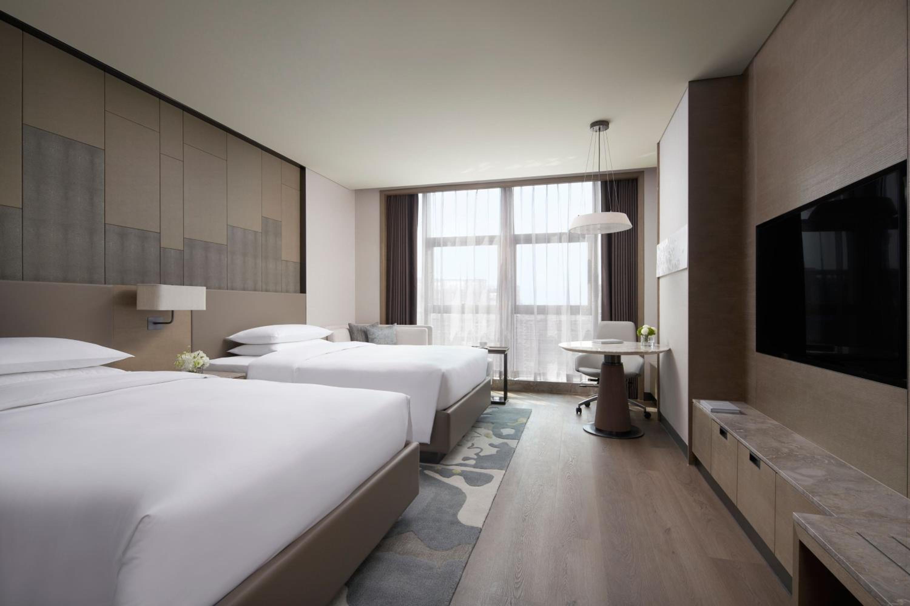Double Room with Two Double Beds and City View  - Photo 3