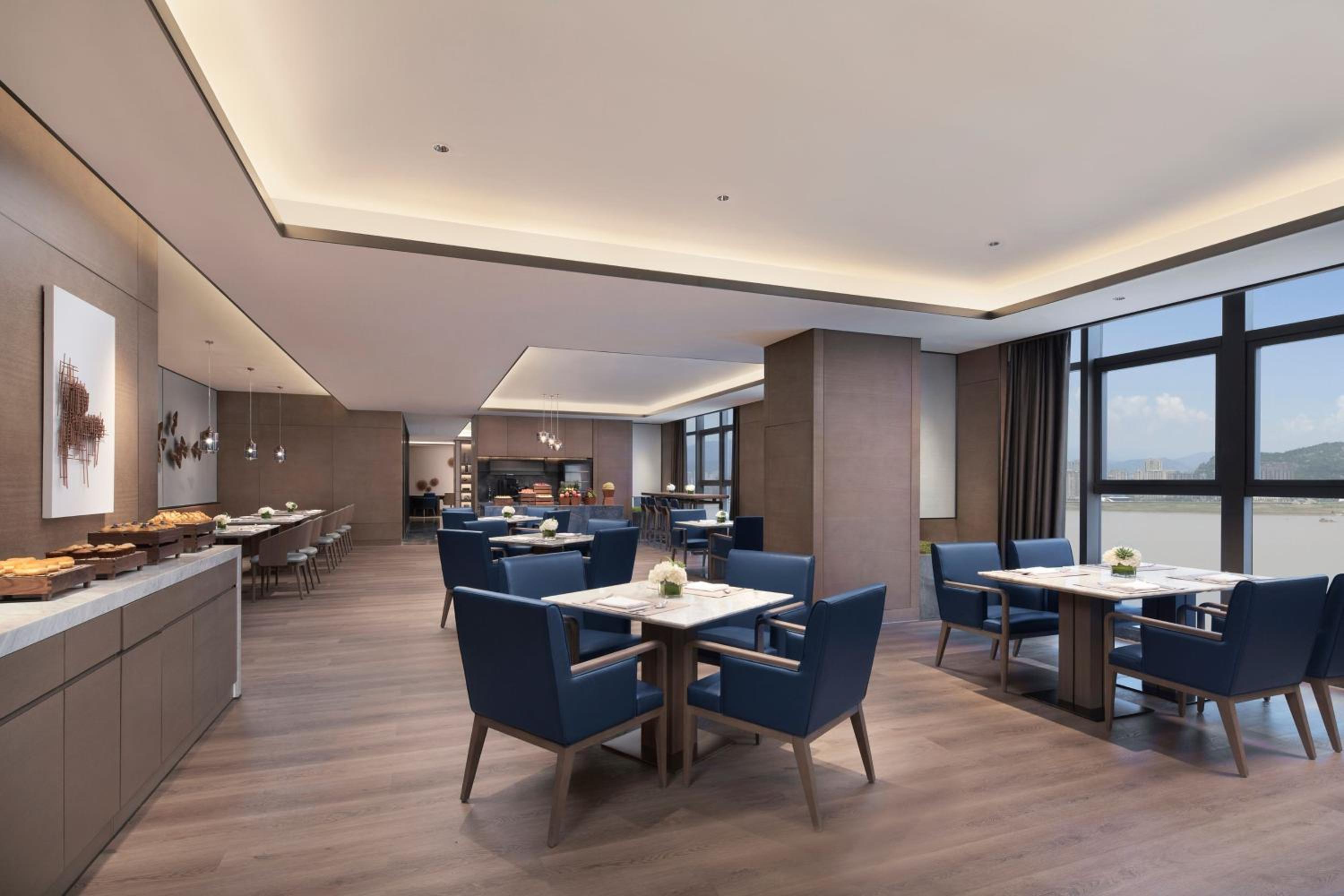 Double Room with Two Double Beds and City View - Club Level - Photo 1