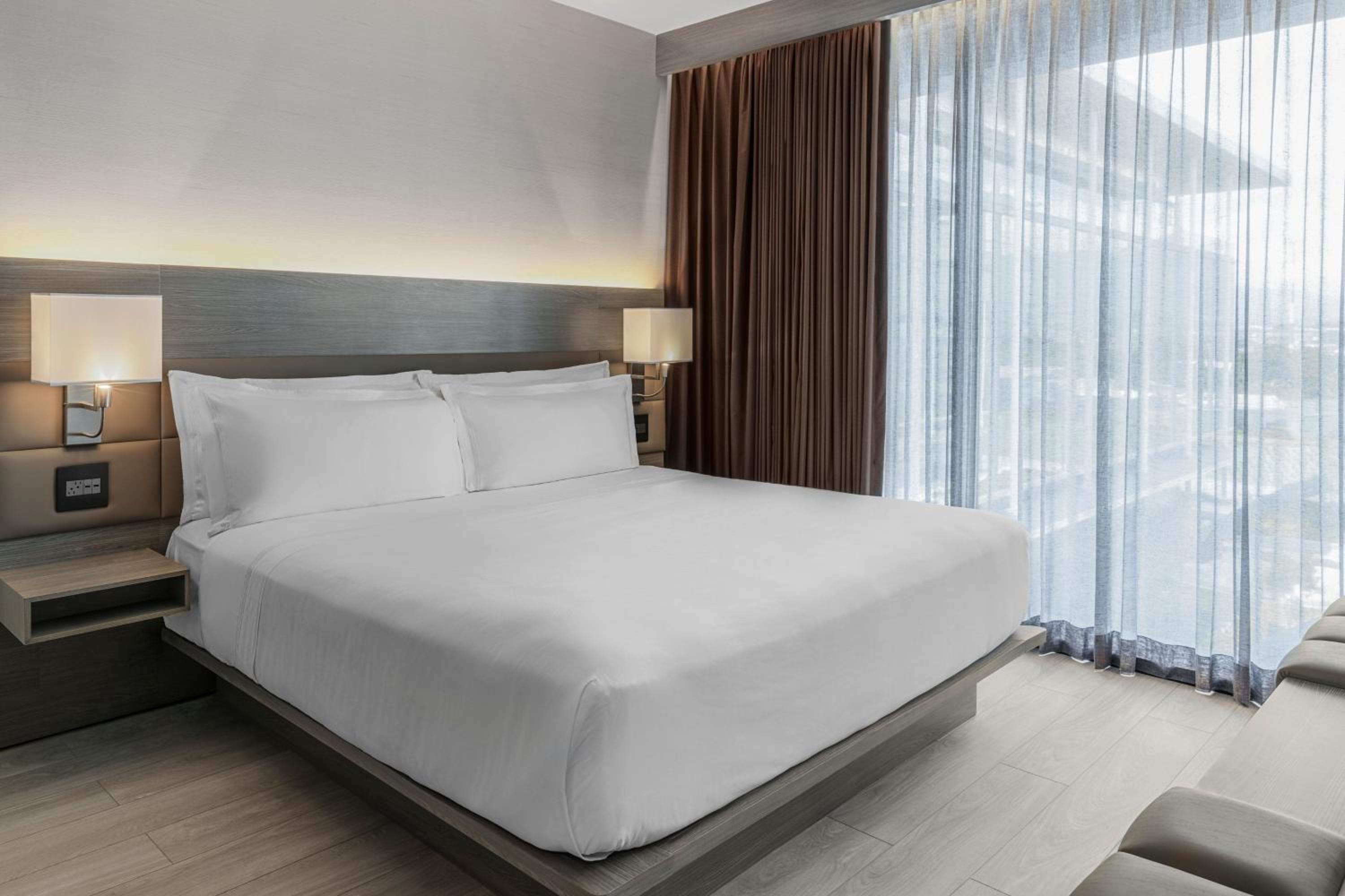 AC Guest Room King - Photo 3