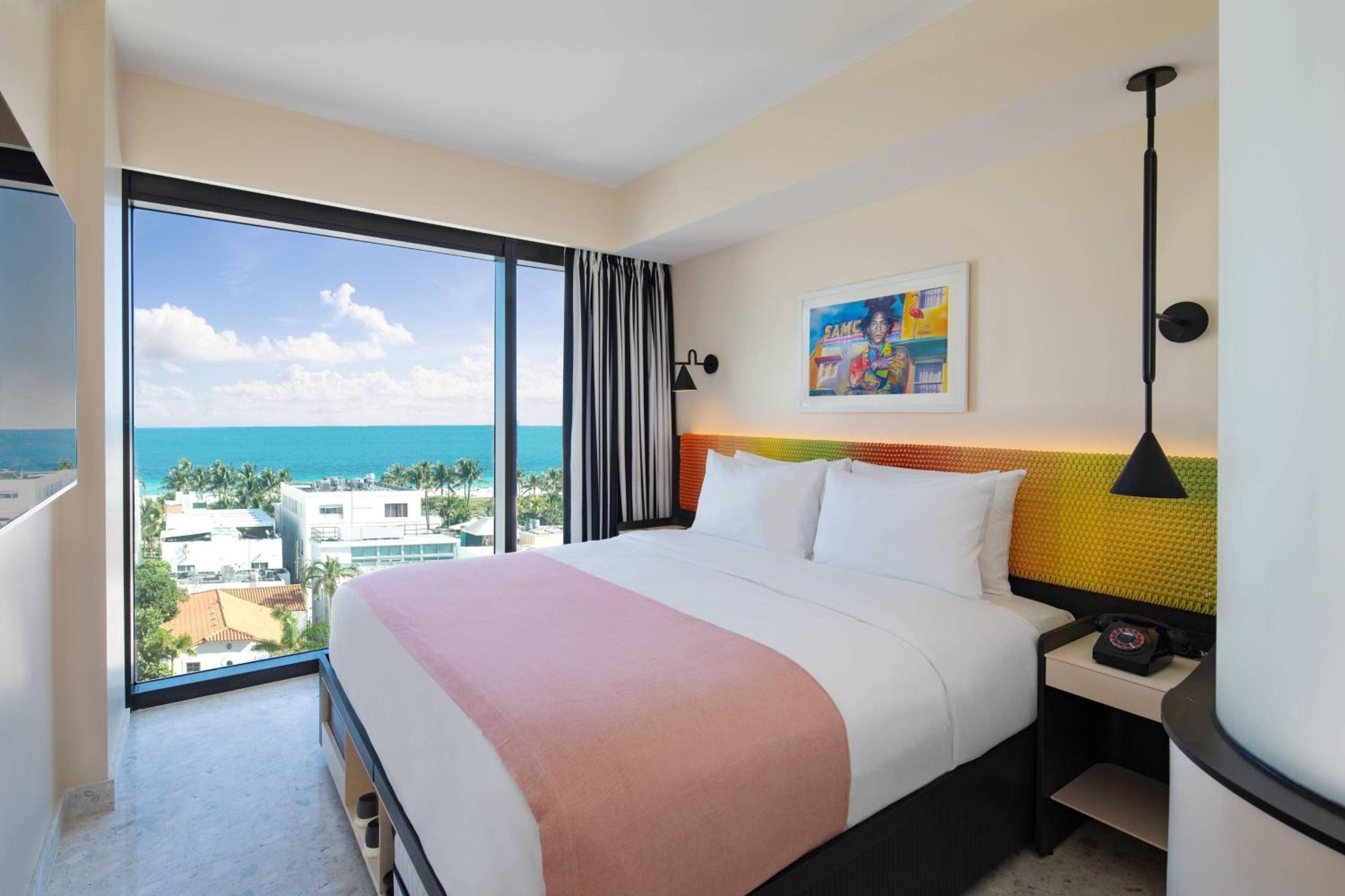 Guest Room  with  King Bed  Ocean view - Photo 1