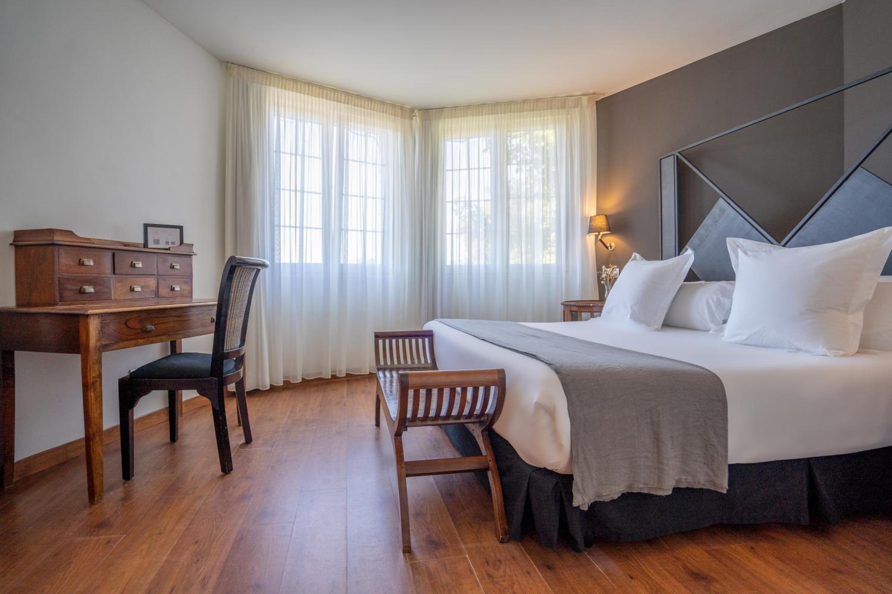 Deluxe Junior Suite photo 2