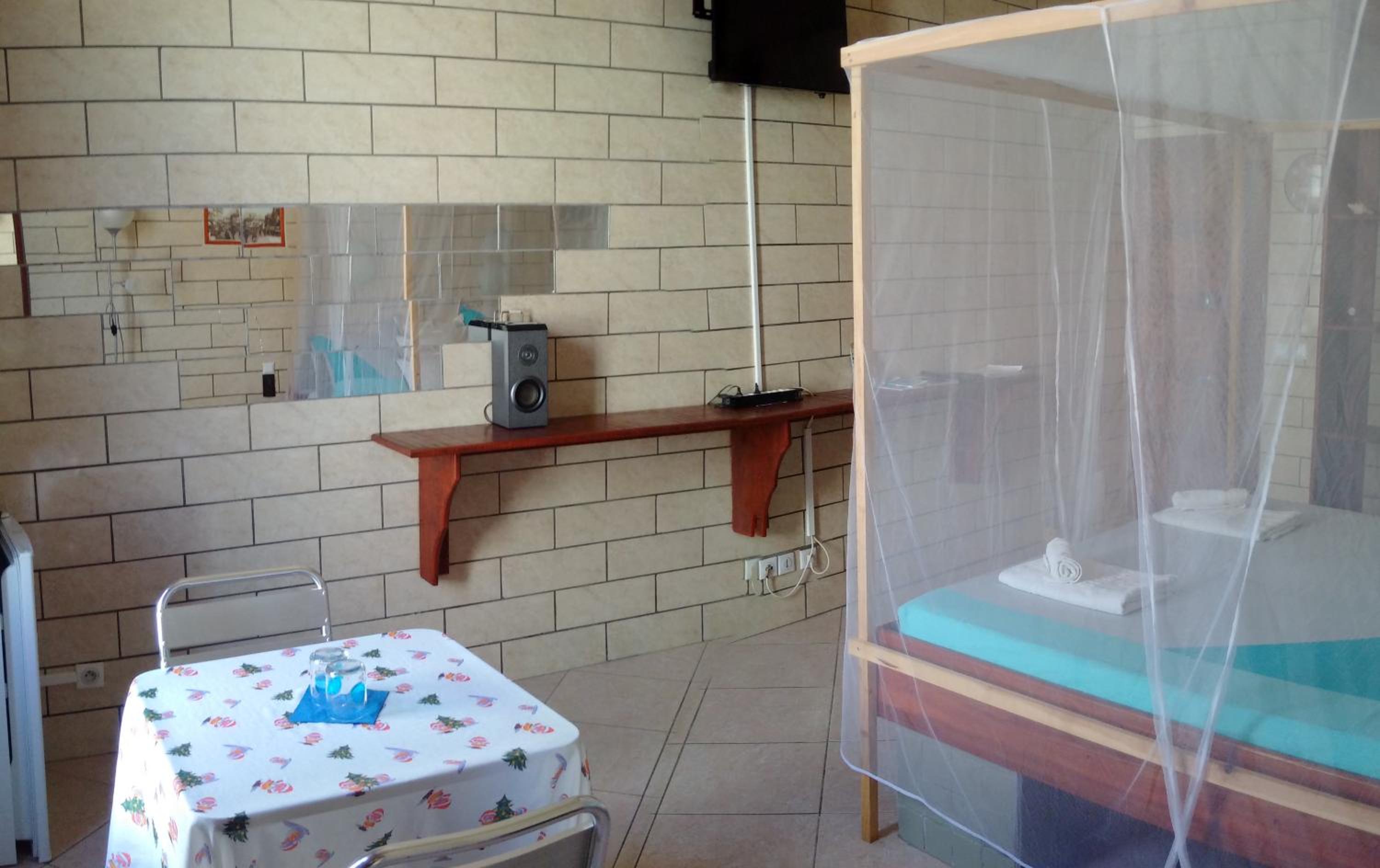 Deluxe Double Room with Shower photo 3