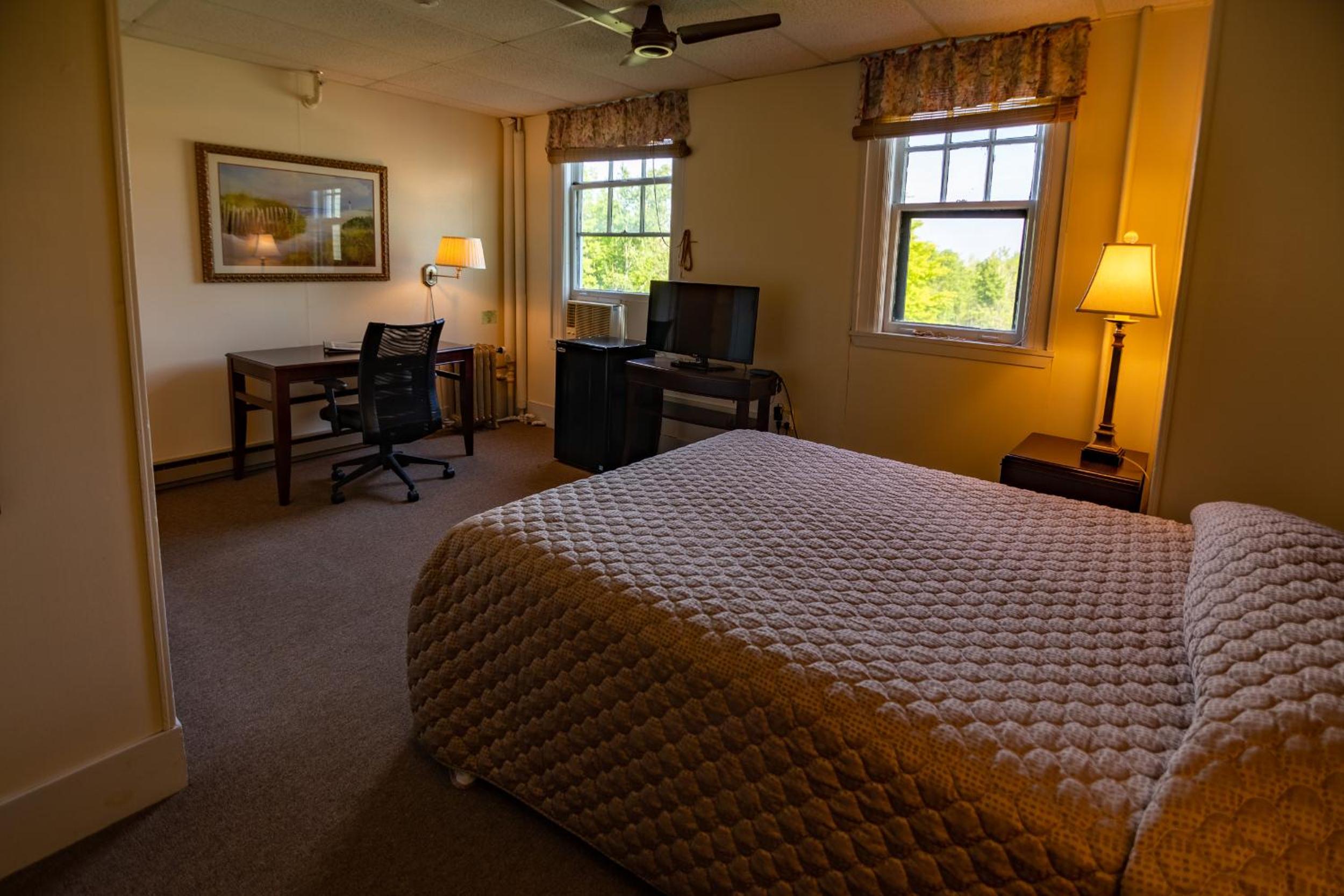 Standard King Room photo 1