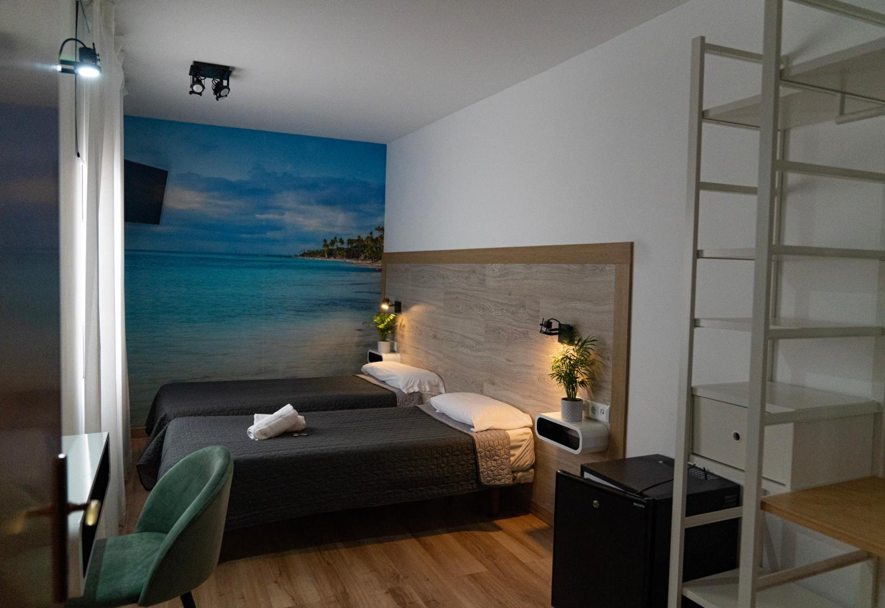 Economy Twin Room - Photo 9