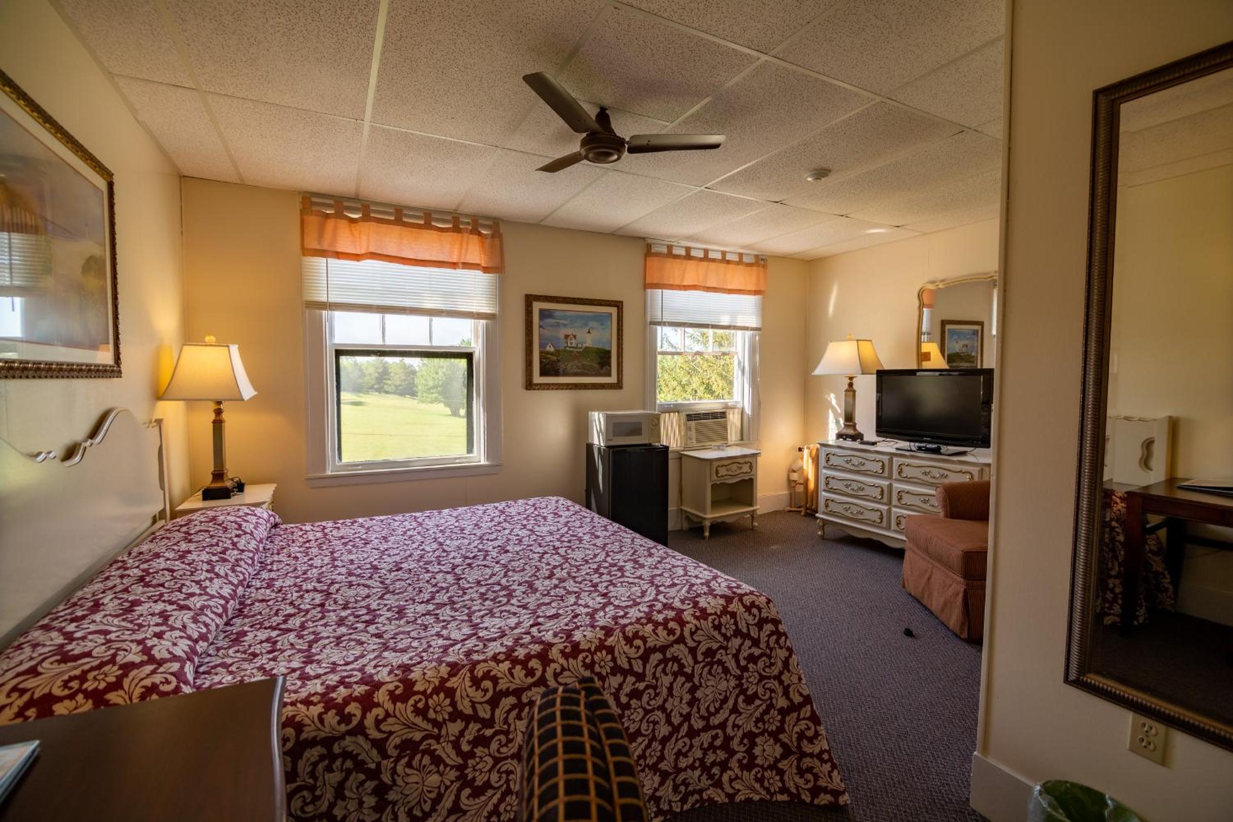 Standard King Room photo 3