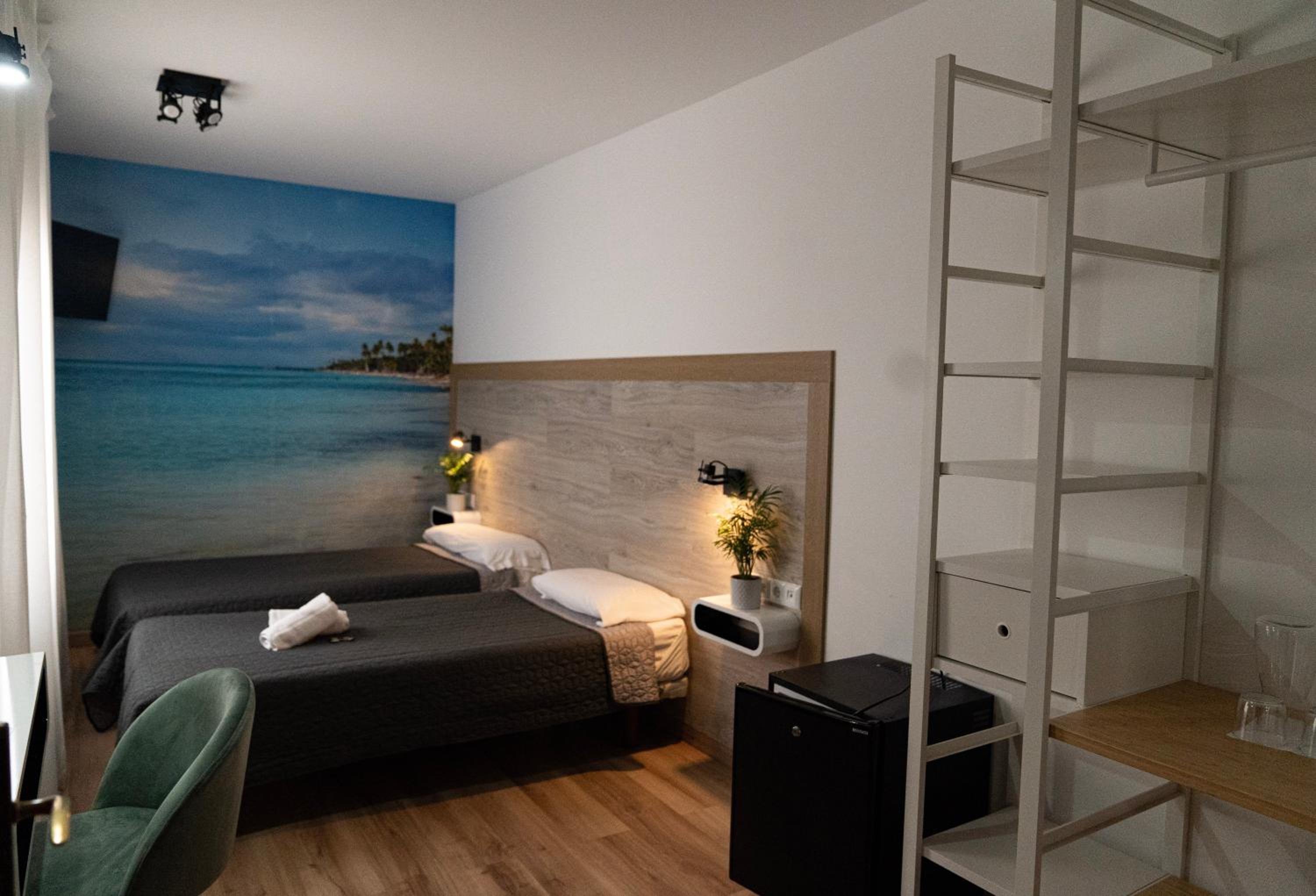 Economy Twin Room - Photo 5