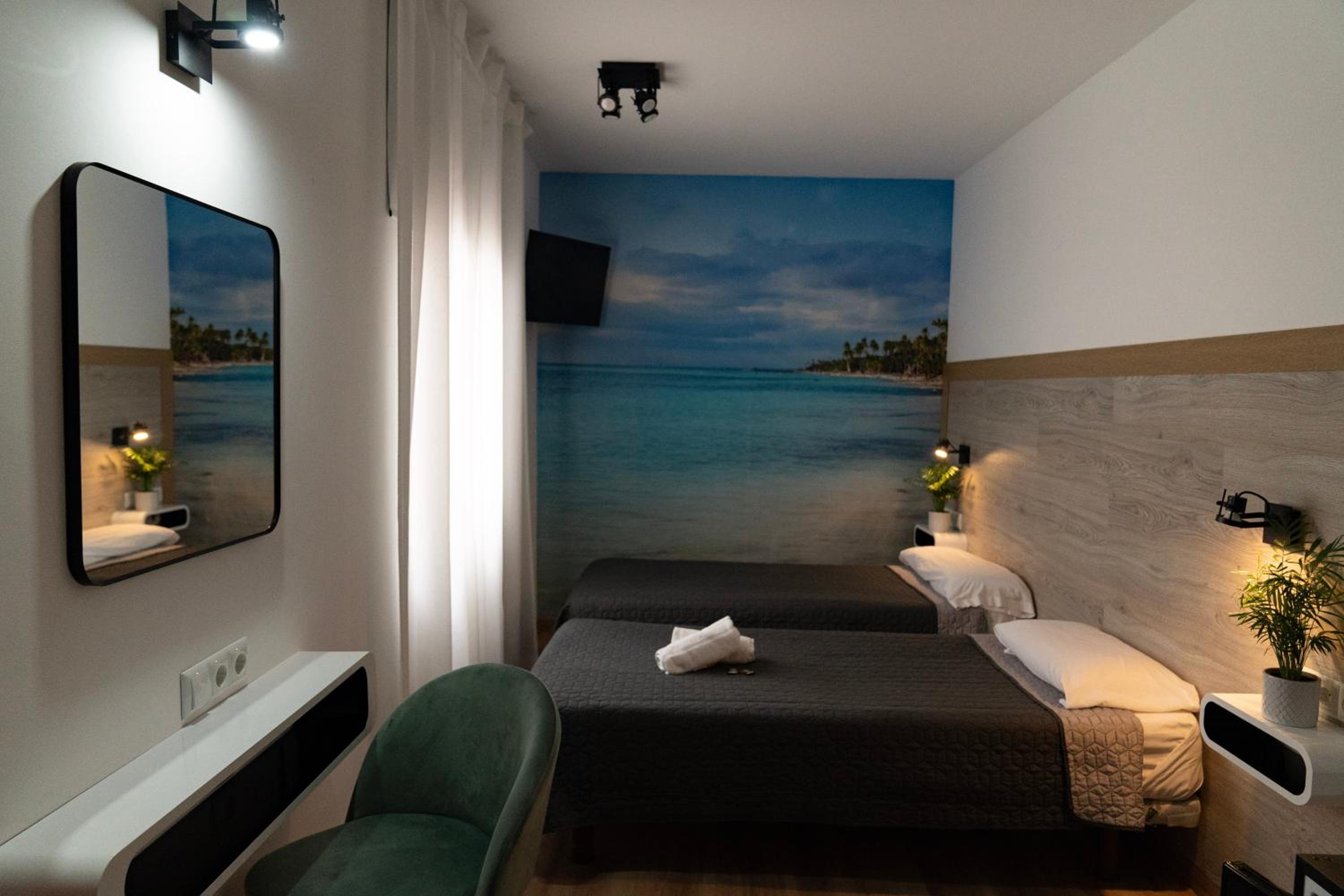 Twin Room - Photo 6