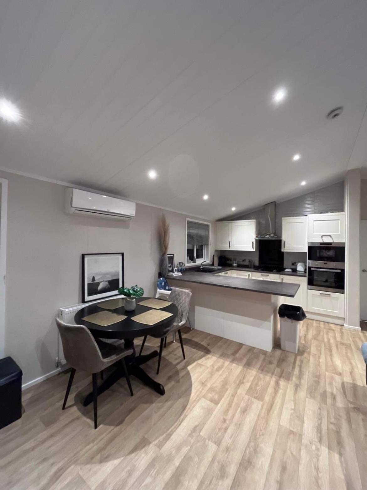 Two-Bedroom House photo 3