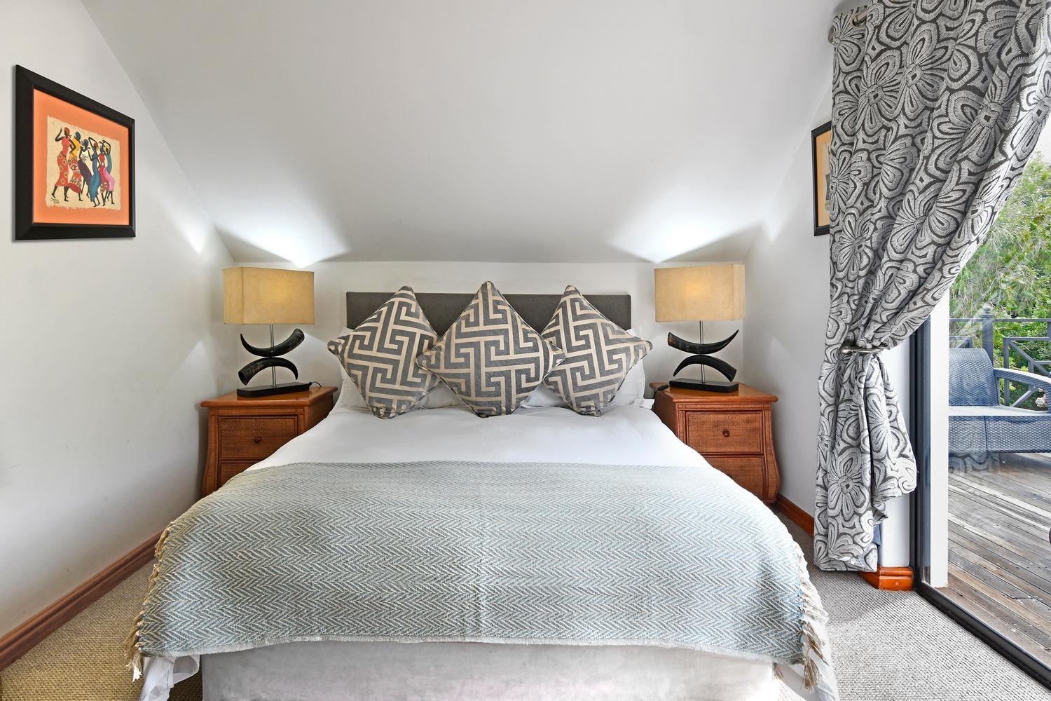 Premium Mountain View Room with Balcony - Queen Double photo 1