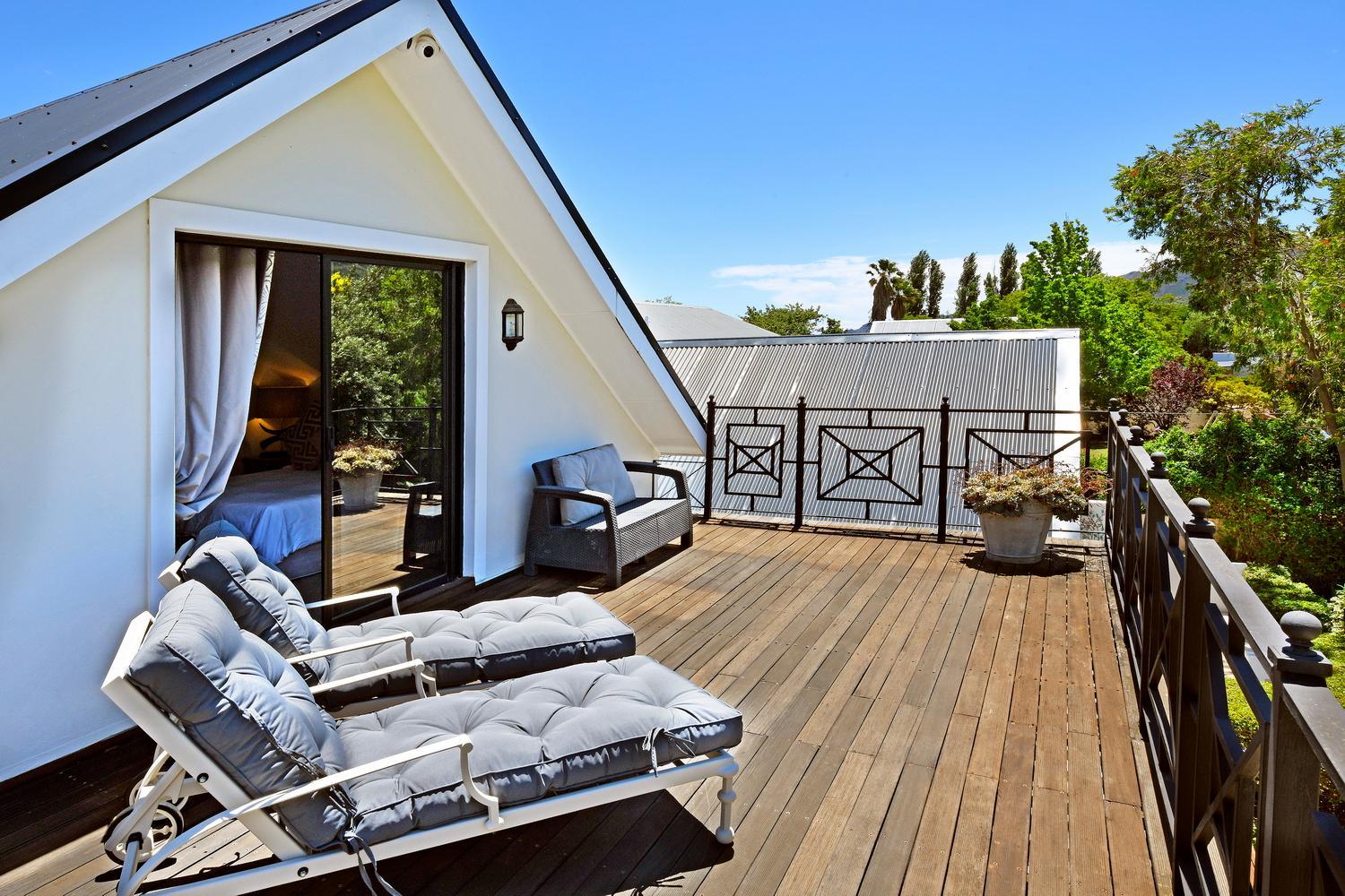 Premium Mountain View Room with Balcony - Queen Double photo 2