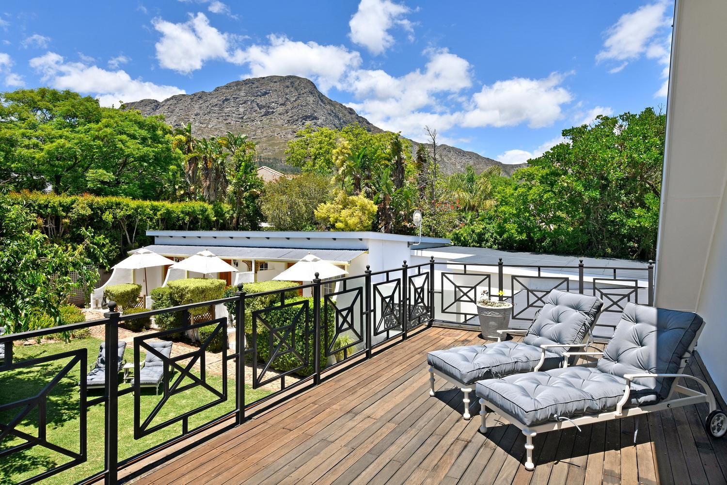Premium Mountain View Room with Balcony - Queen Double photo 3