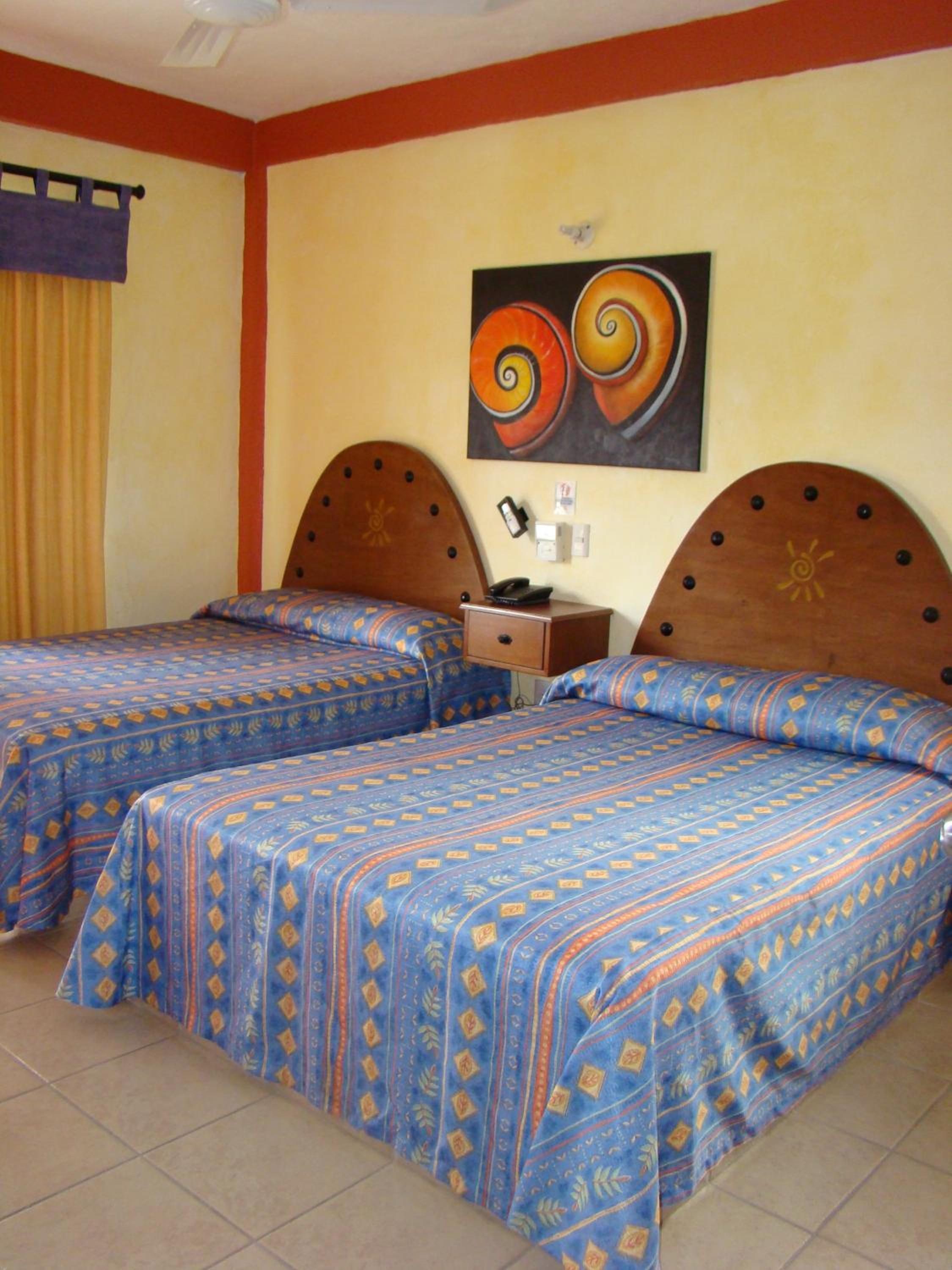 Double Room with Balcony - Photo 12