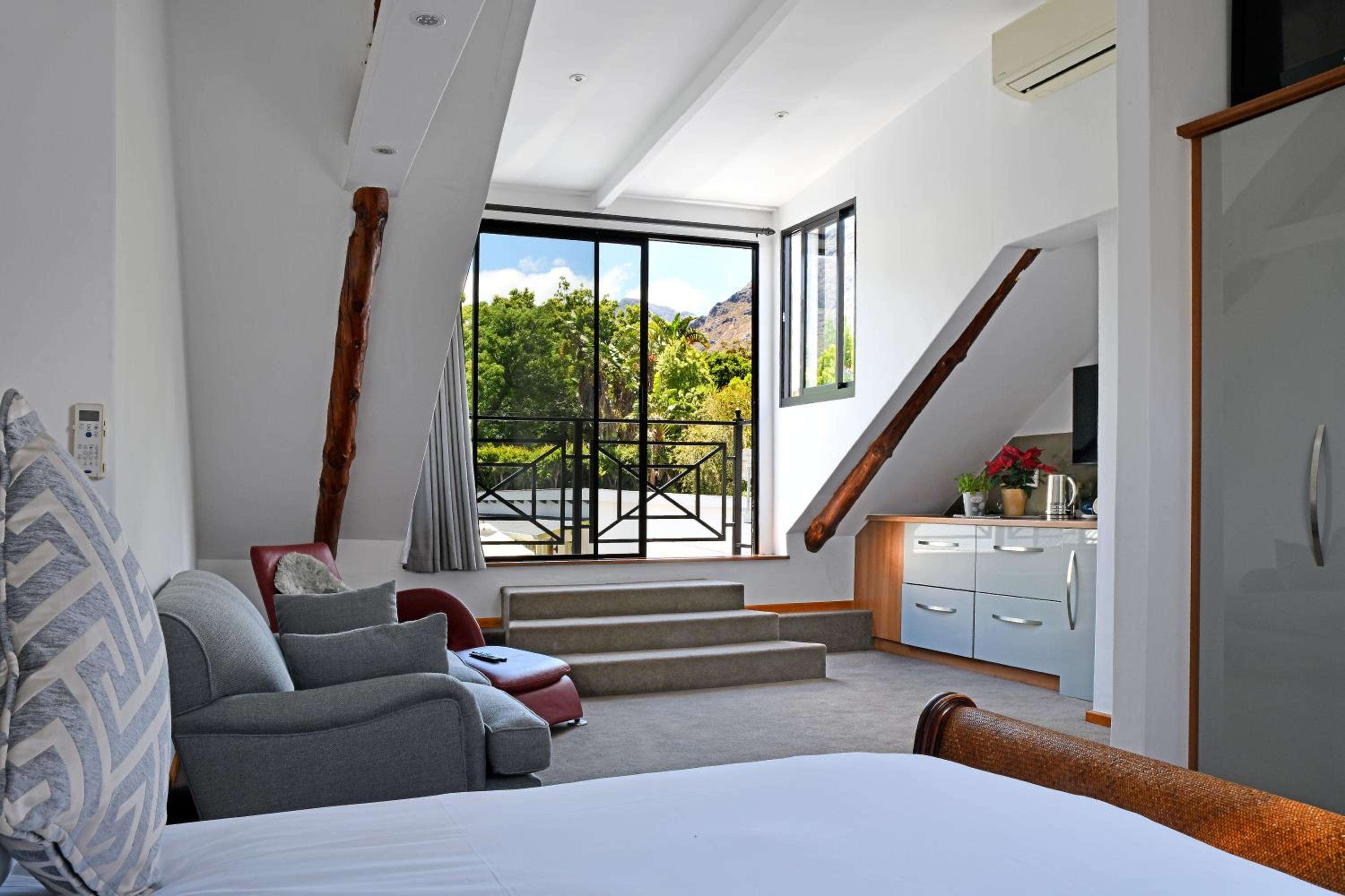 Premium Family Suite With Mountain View(1 Queen Double & 1 Twin bedded Room) photo 3