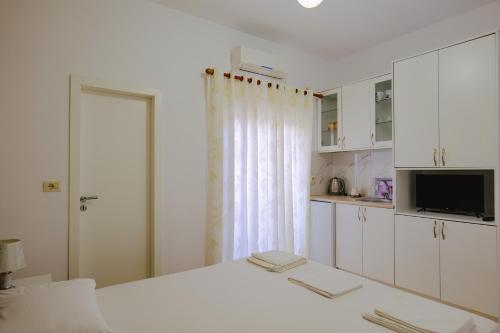 Deluxe Double Room with Balcony and Sea View