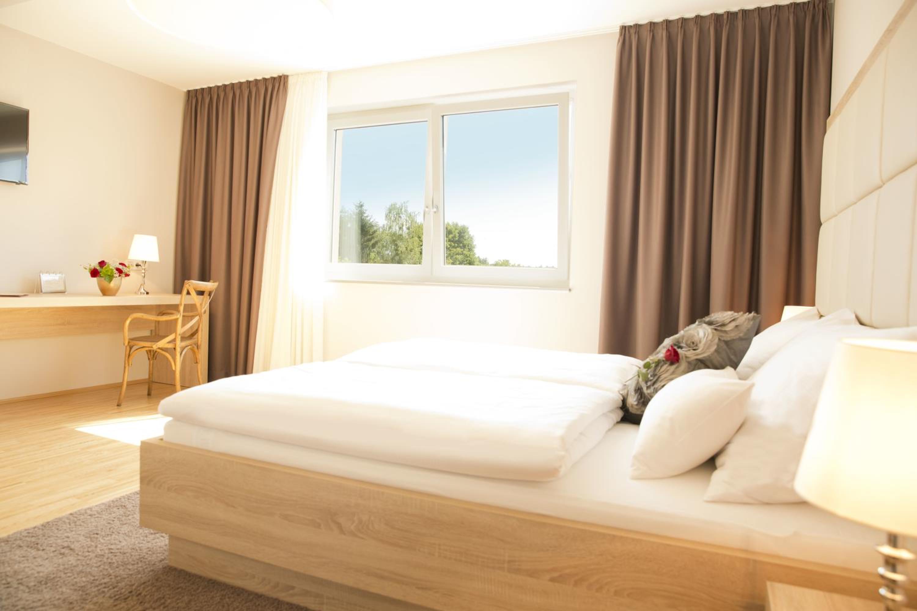 Double Room - Photo 17