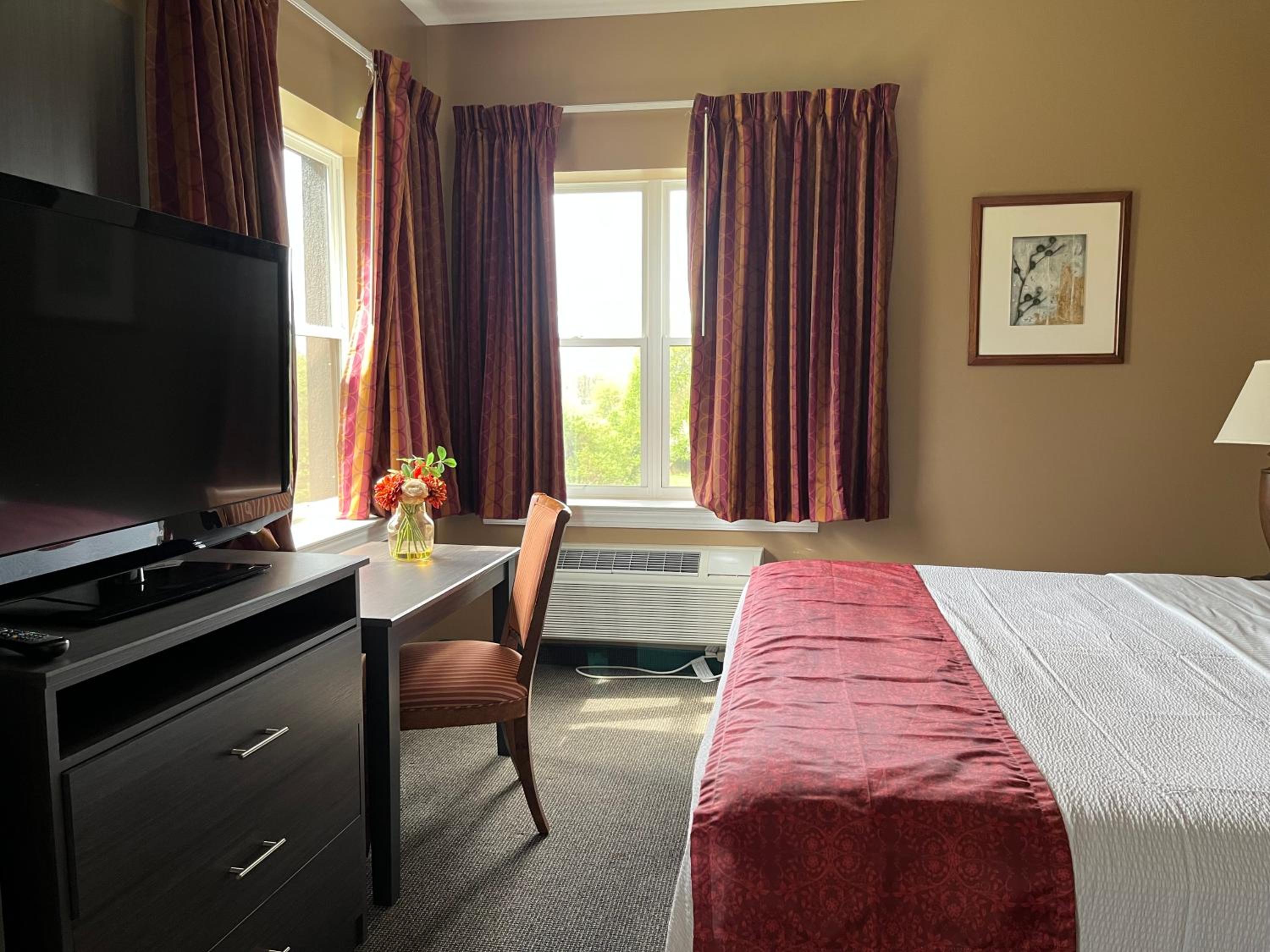 Deluxe King Room photo 1