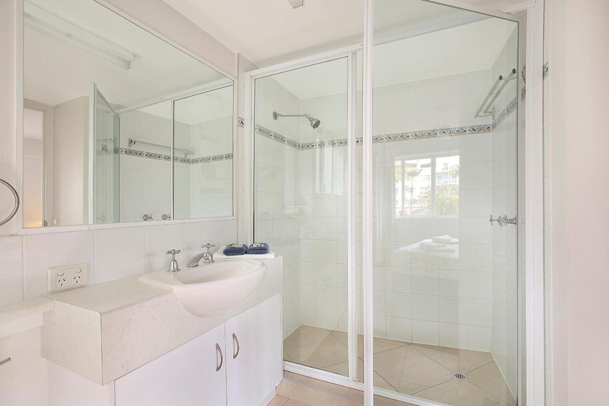 Deluxe One-Bedroom Apartment - Photo 2