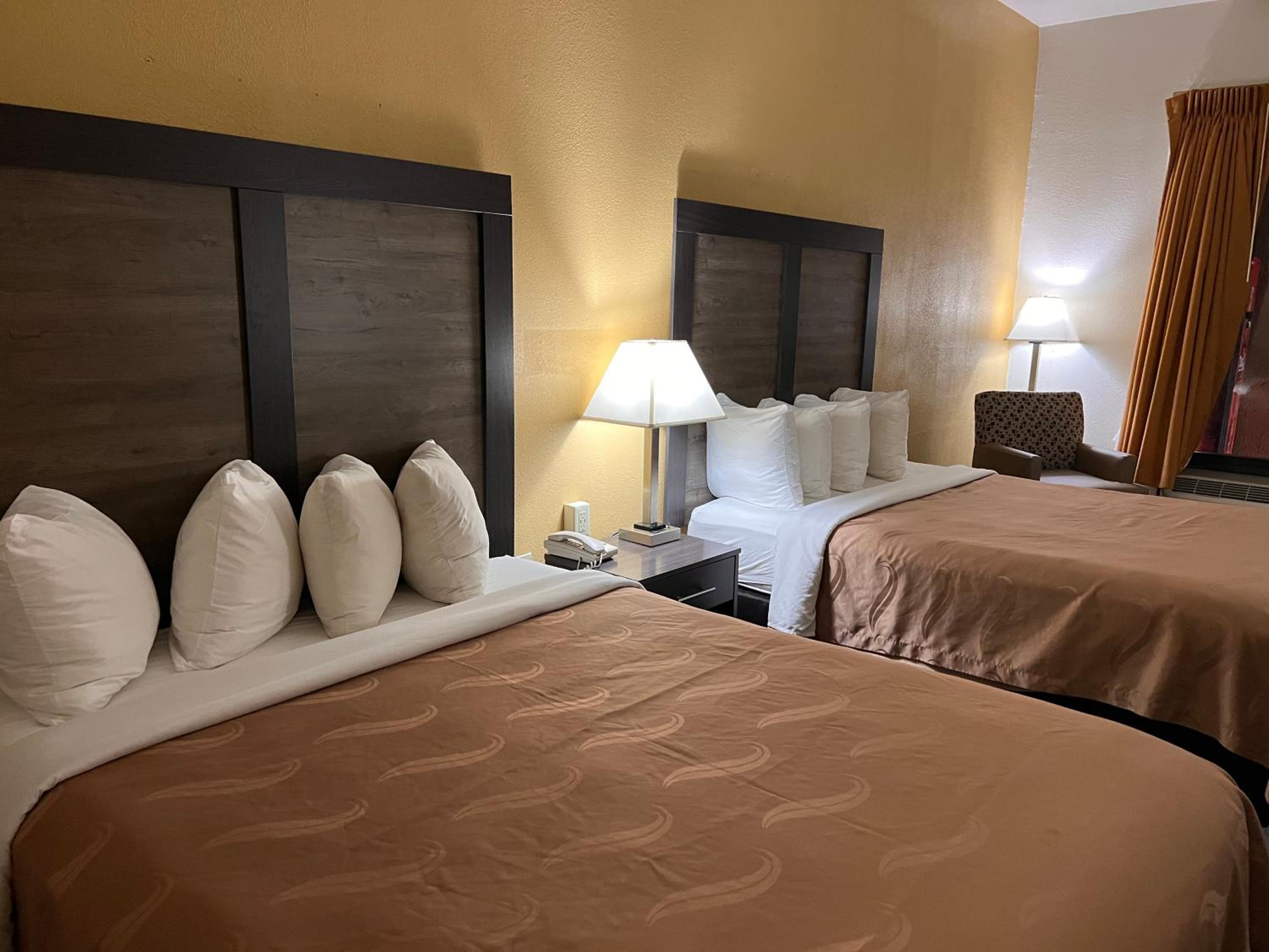 Queen Room With Two Queen Beds - Smoking photo 1