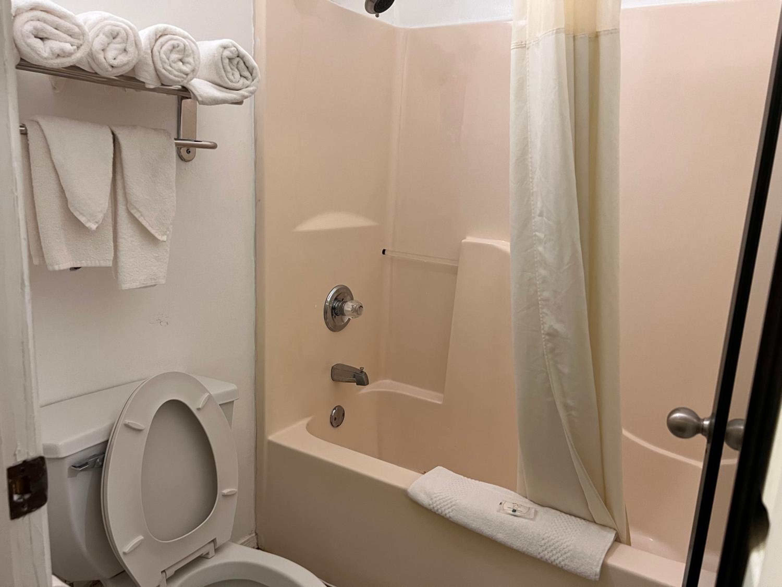 King Room - Accessible/Non-Smoking photo 3