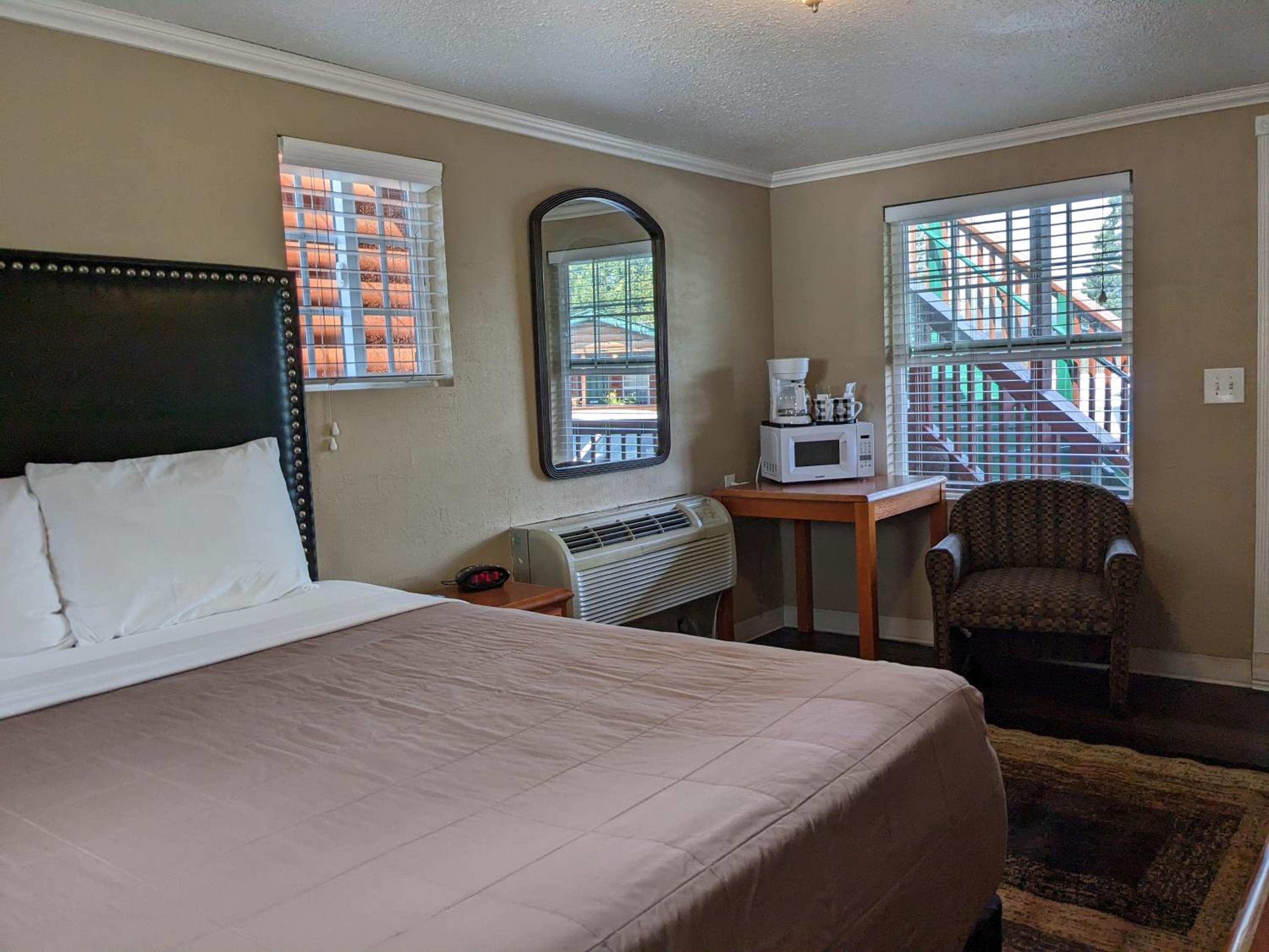 Queen Suite photo 1