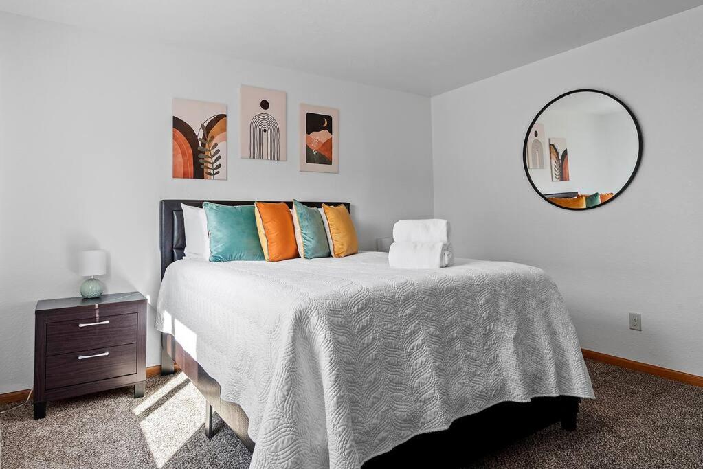 Five-Bedroom House photo 1