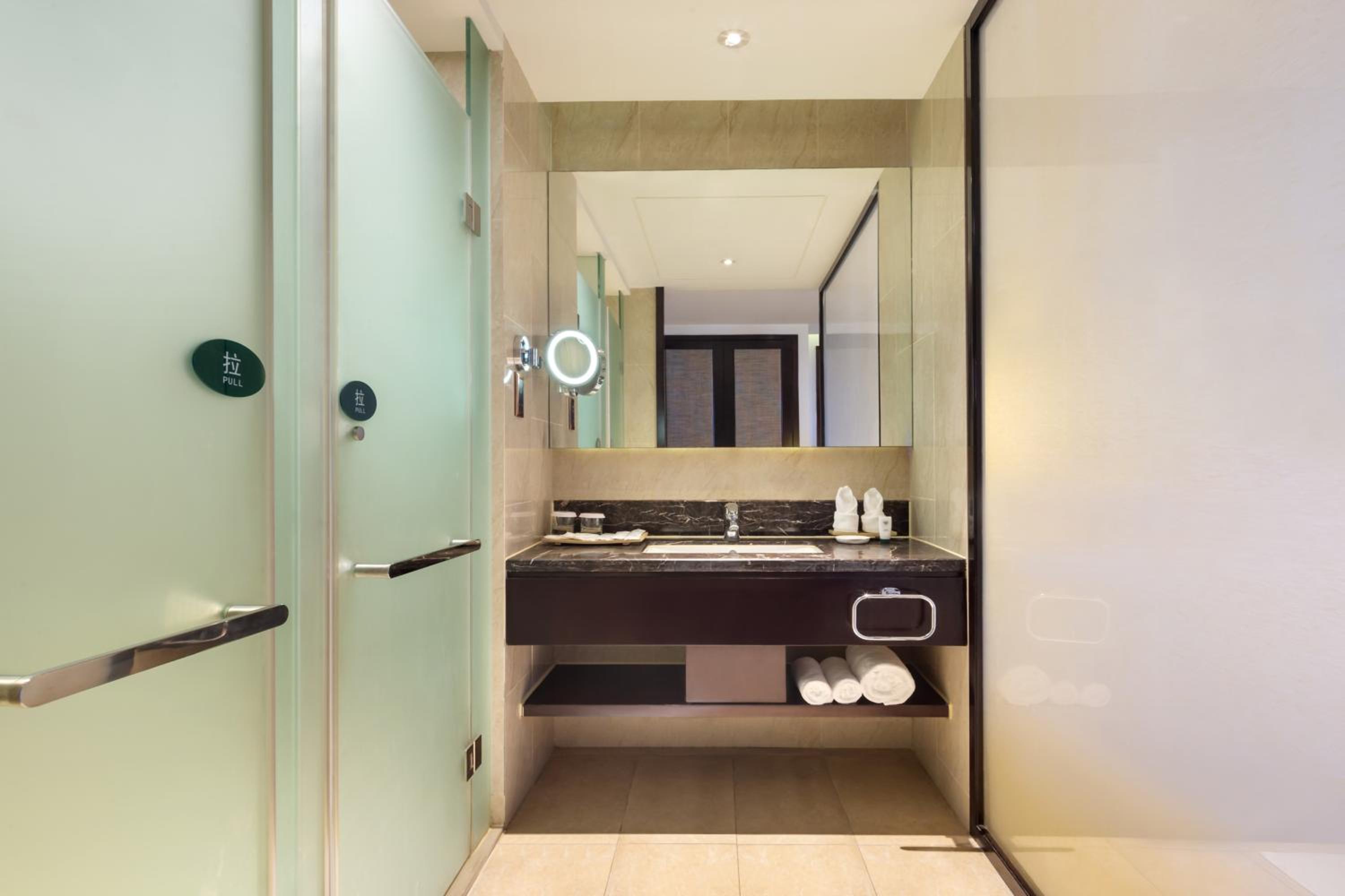 Double or Twin Room with City View photo 2