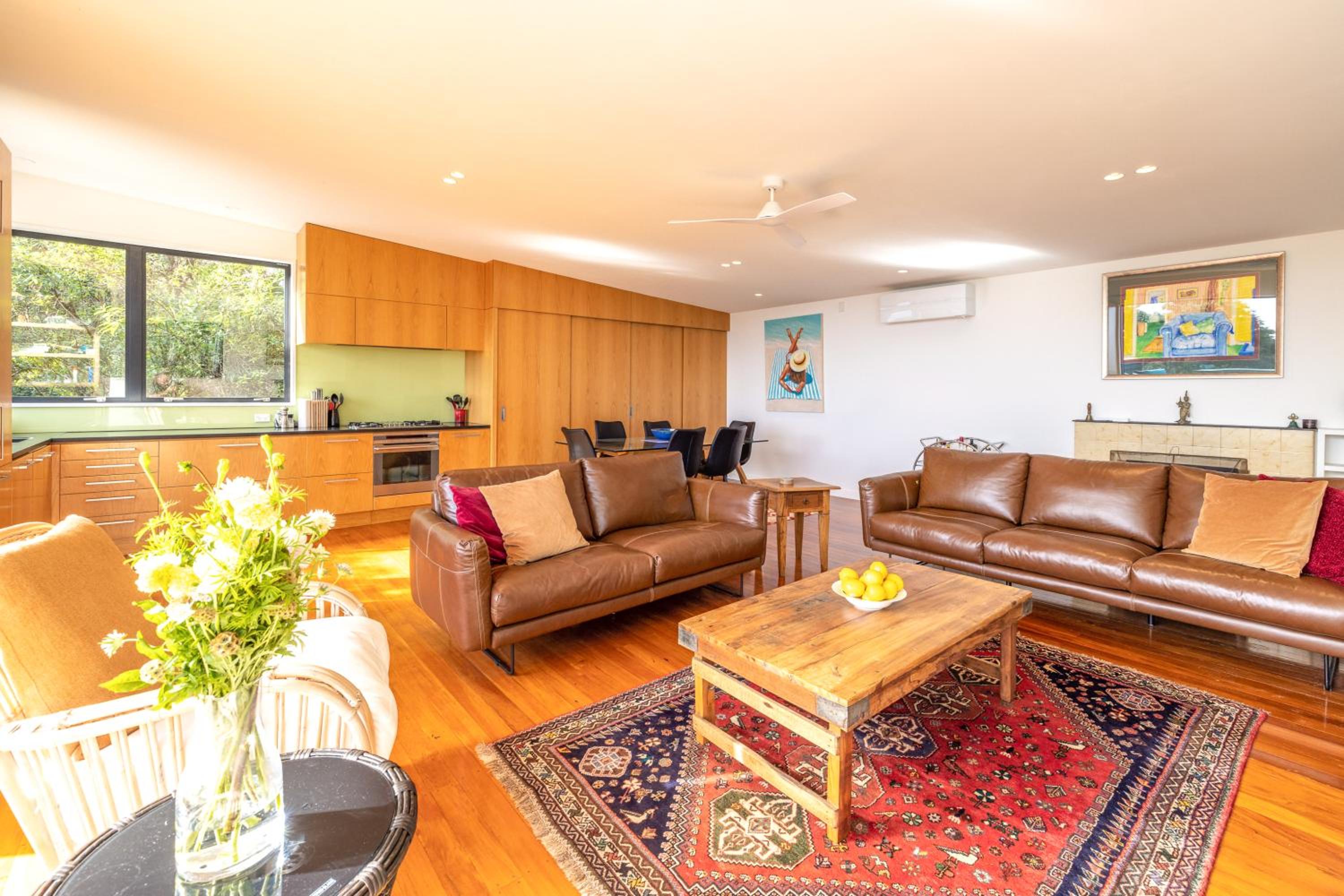 Three-Bedroom House photo 3