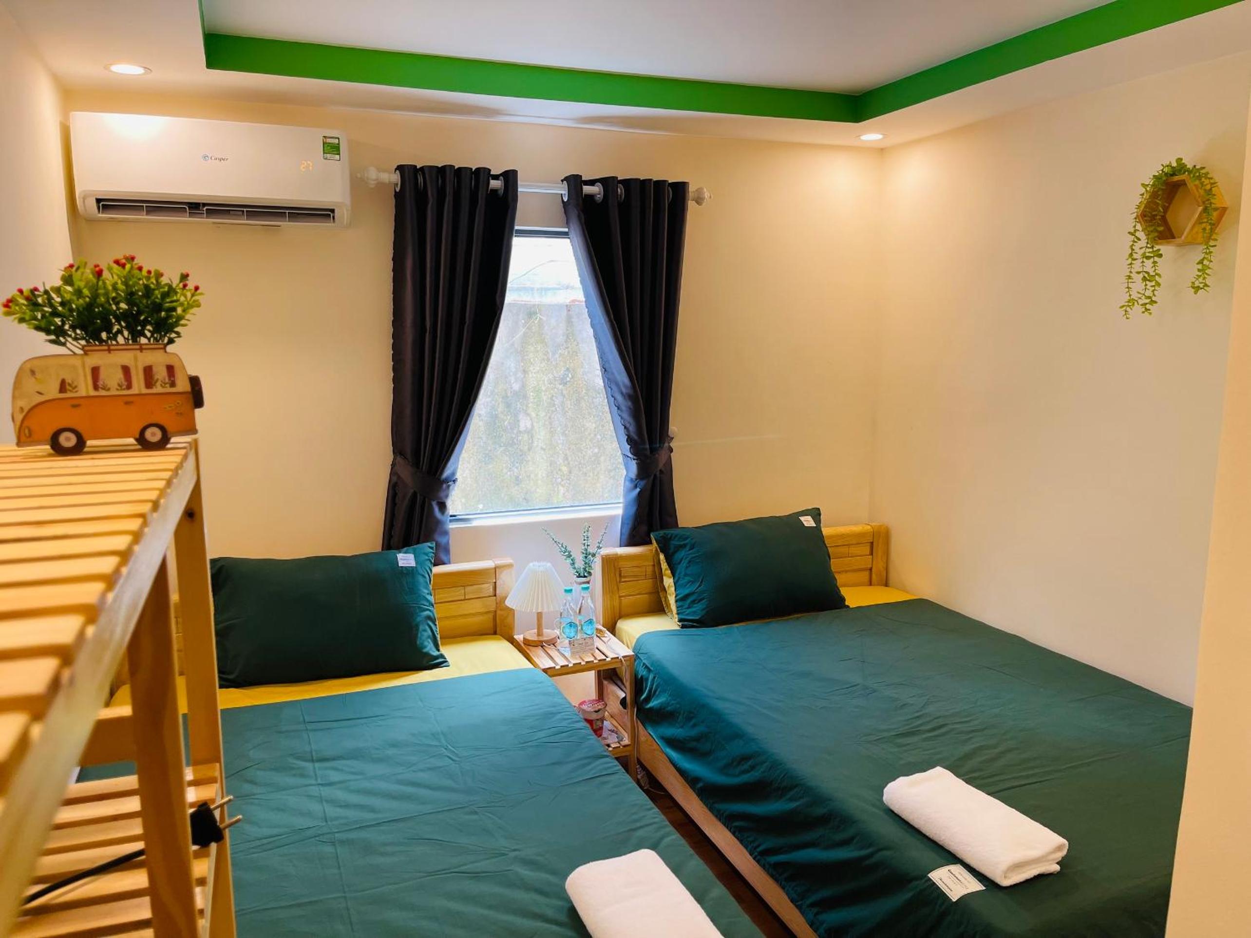 Twin Room with Private Bathroom - Photo 1