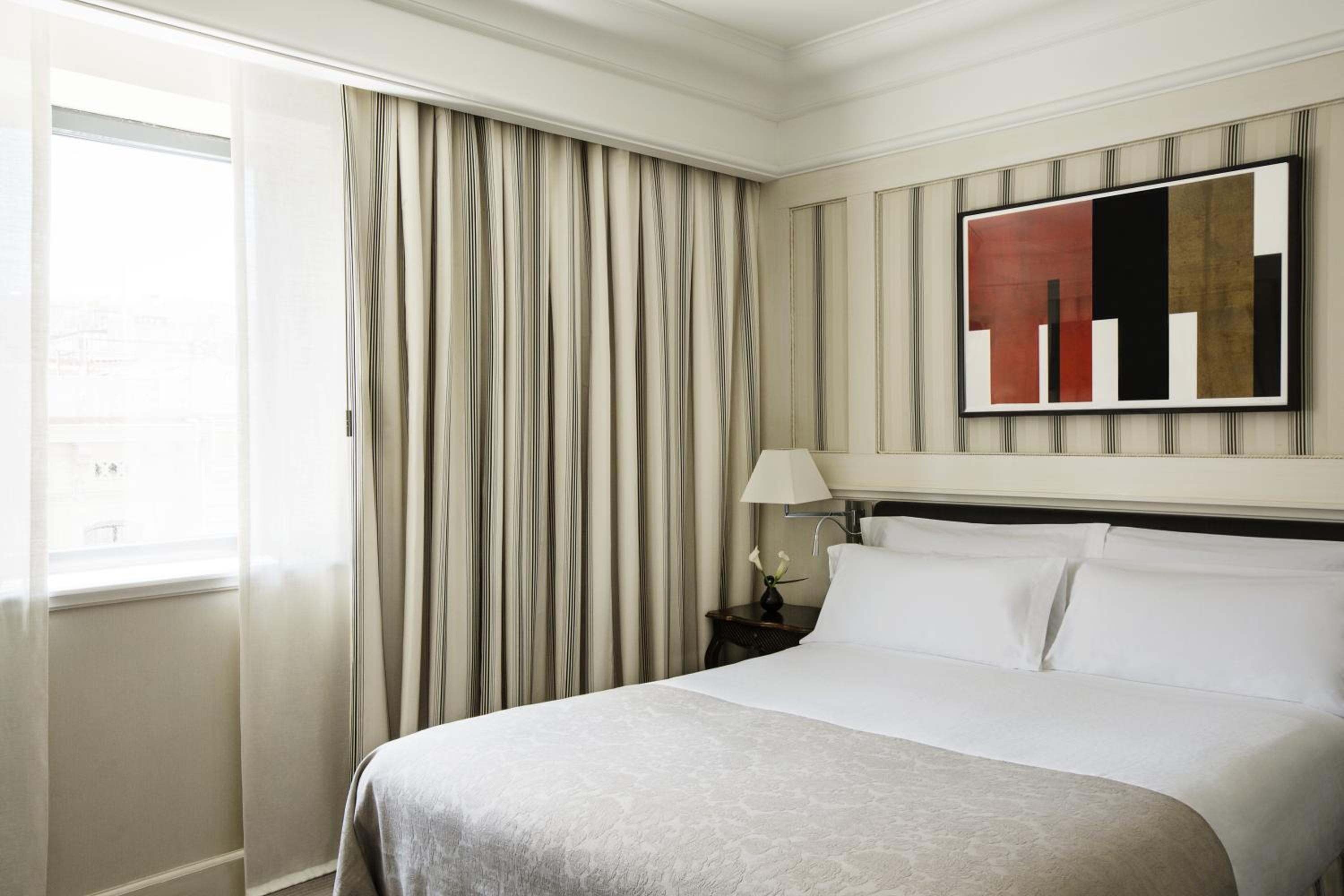 Deluxe Double or Twin Room with City View - Photo 3