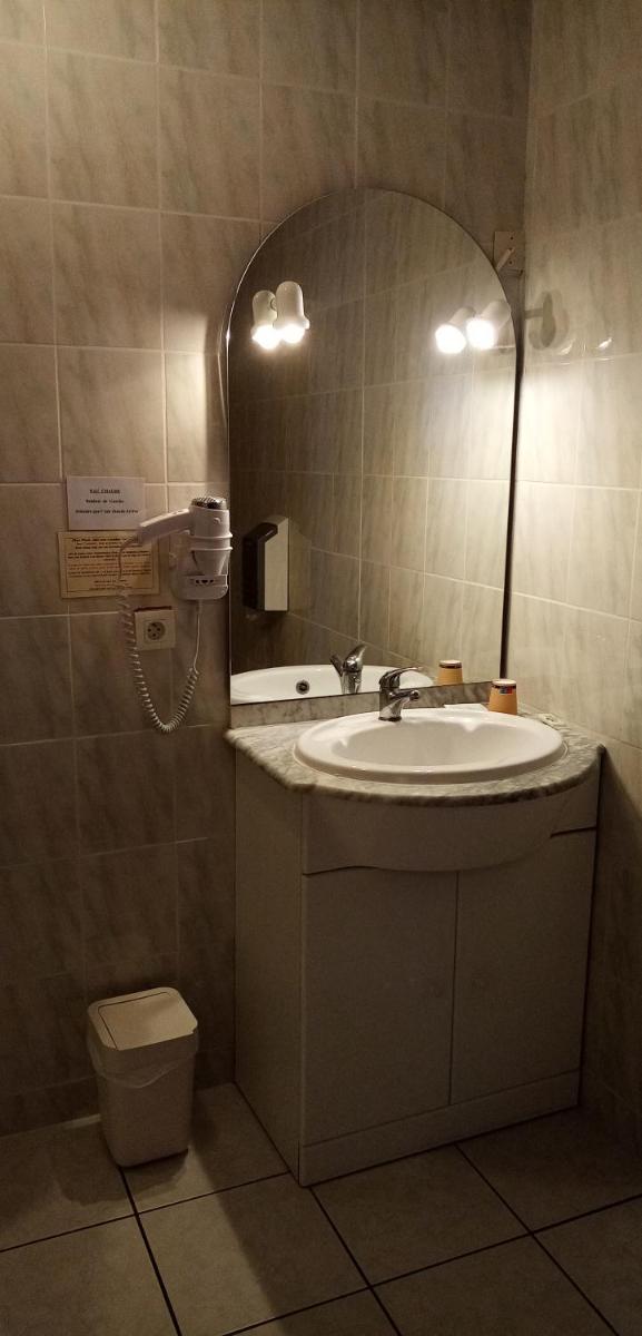 Standard Double Room with Fan - Photo 5