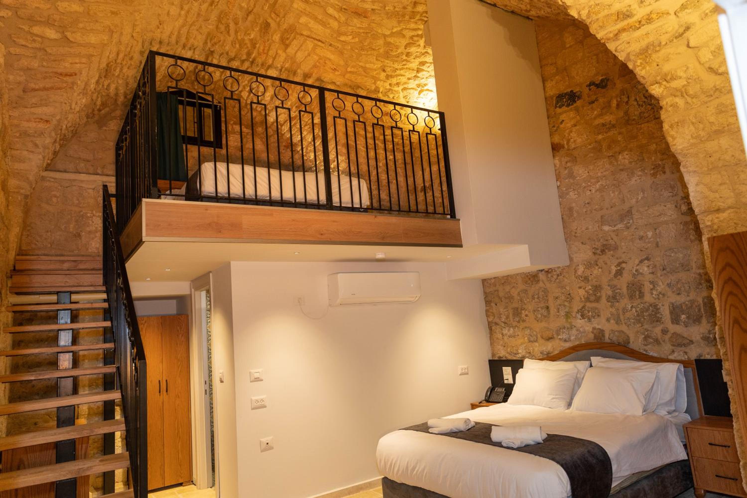 Deluxe Double Room (2 Adults + 1 Child)