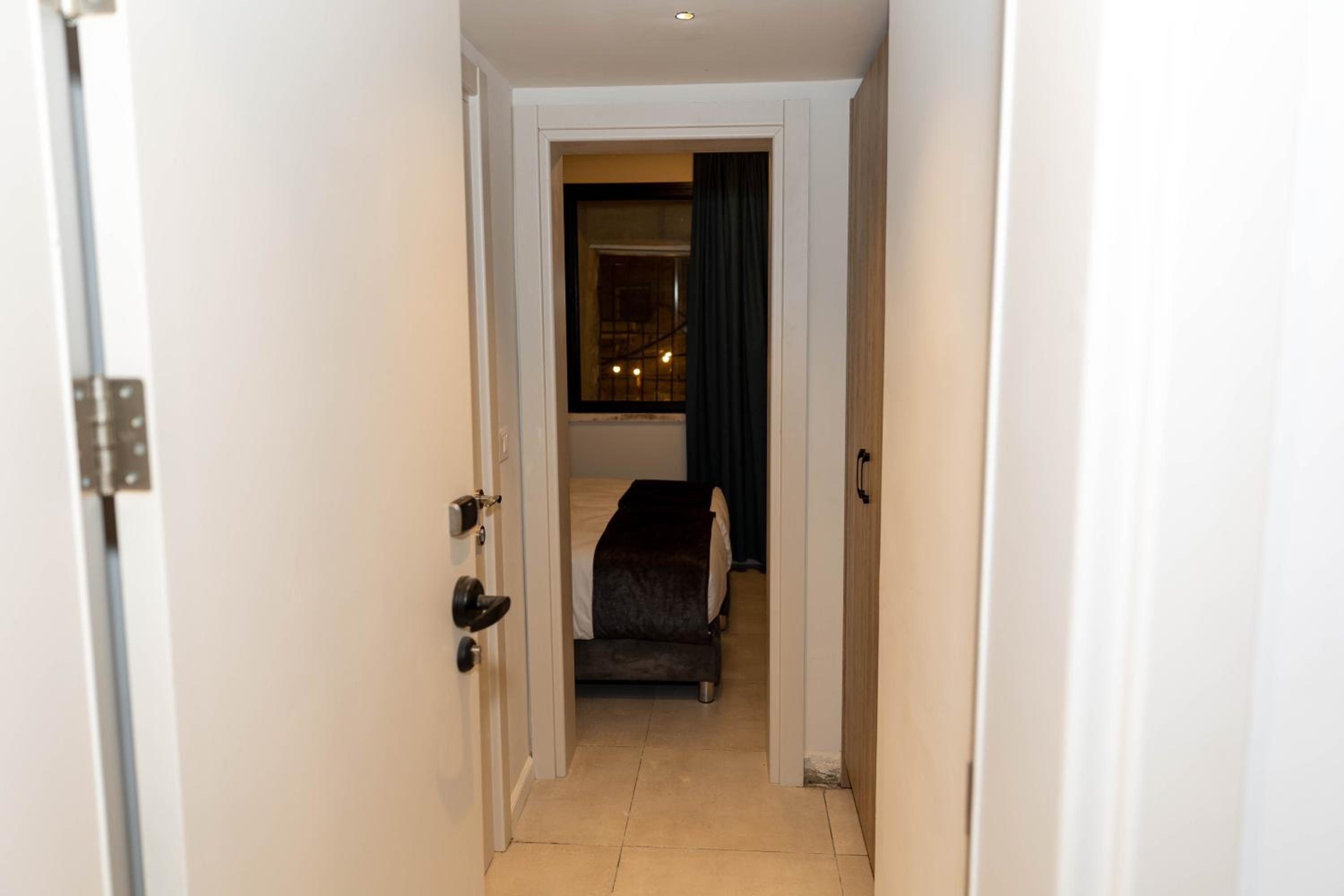 Queen Room photo 2