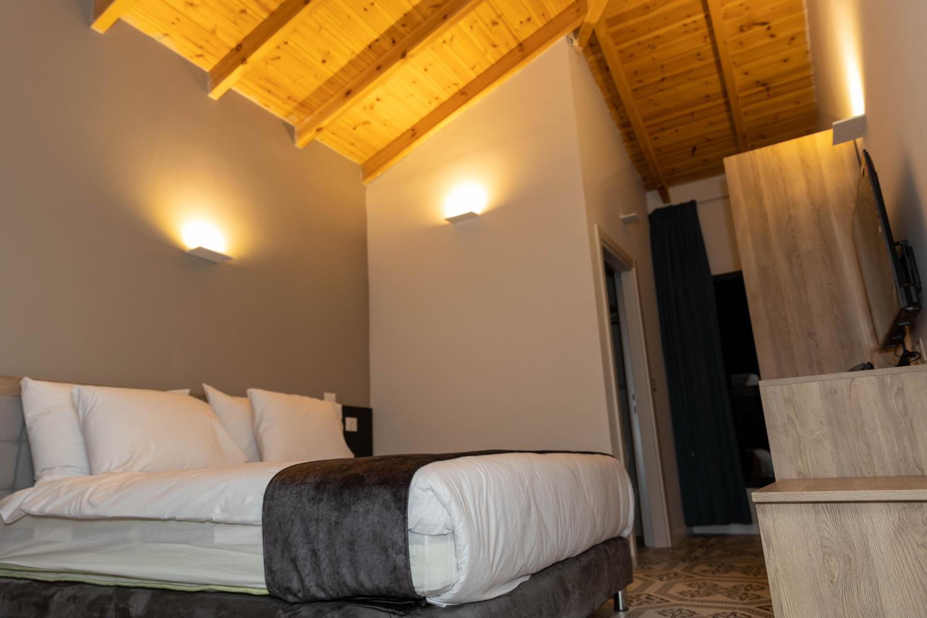 Deluxe Double Room photo 2