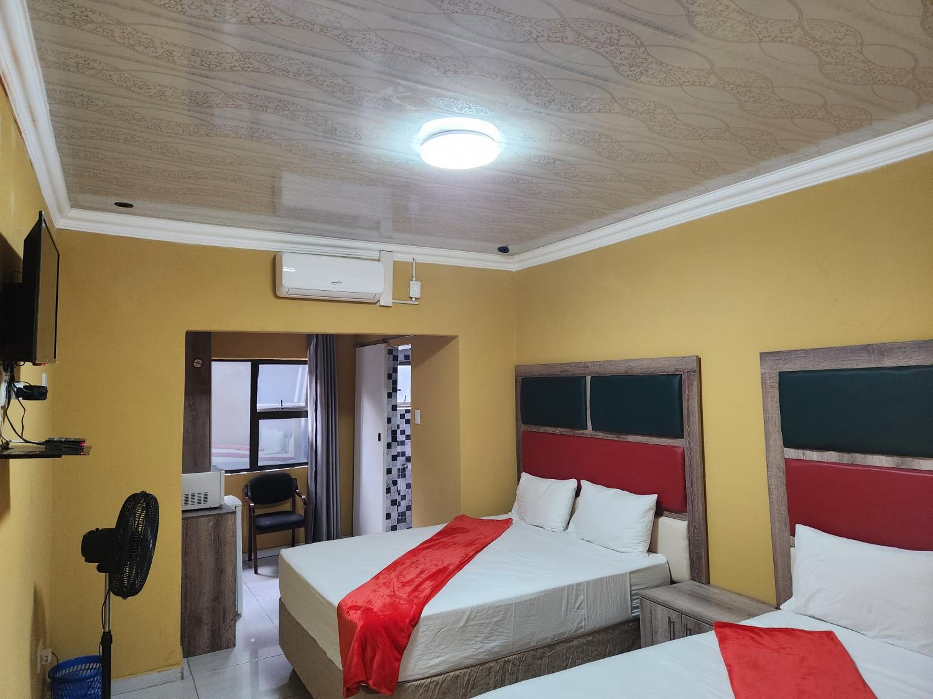 Double Room with Private Bathroom - Photo 6