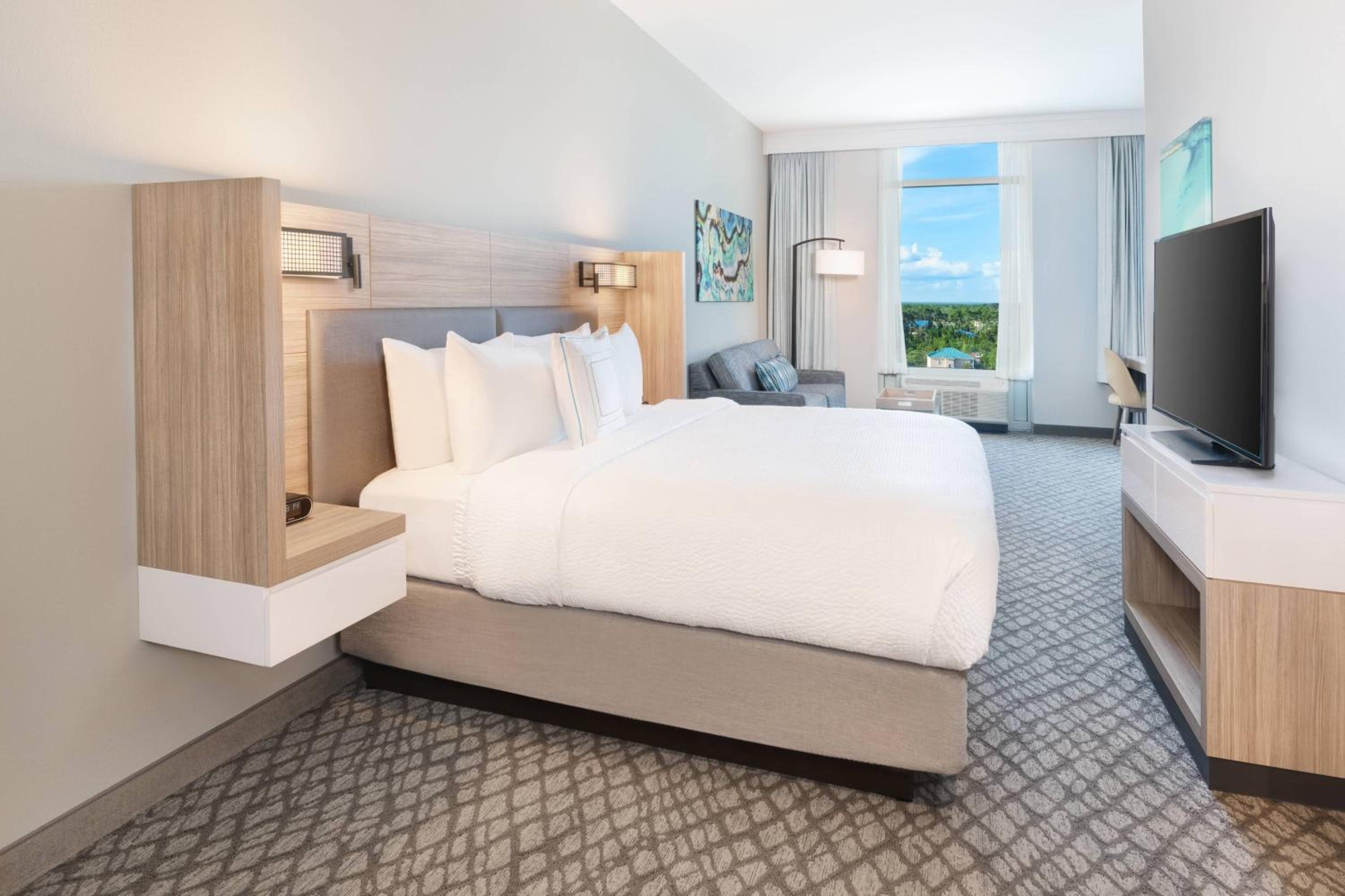 King Suite with Sofa Bed - Hearing Accessible