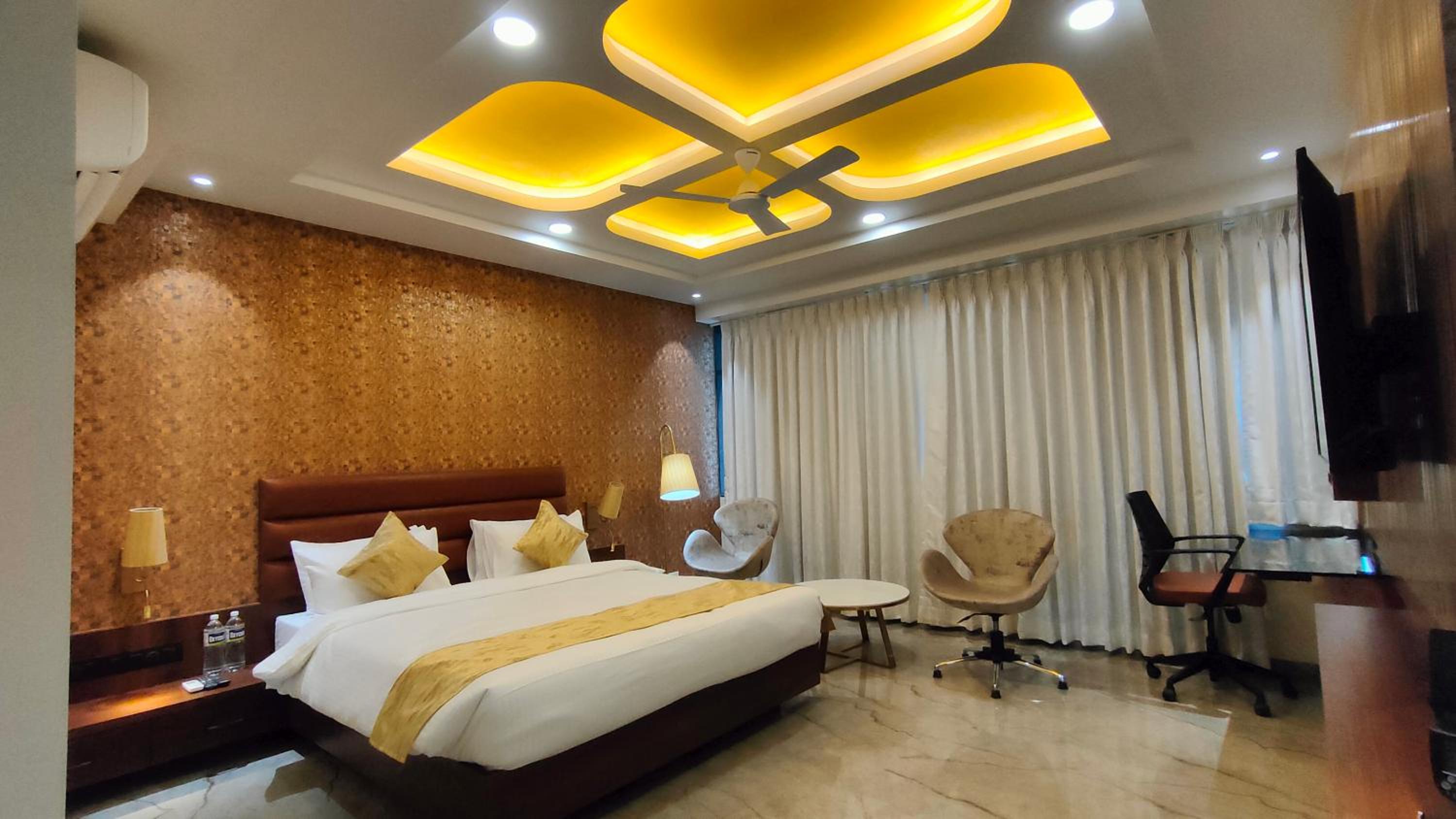 Superior King Room - Photo 8