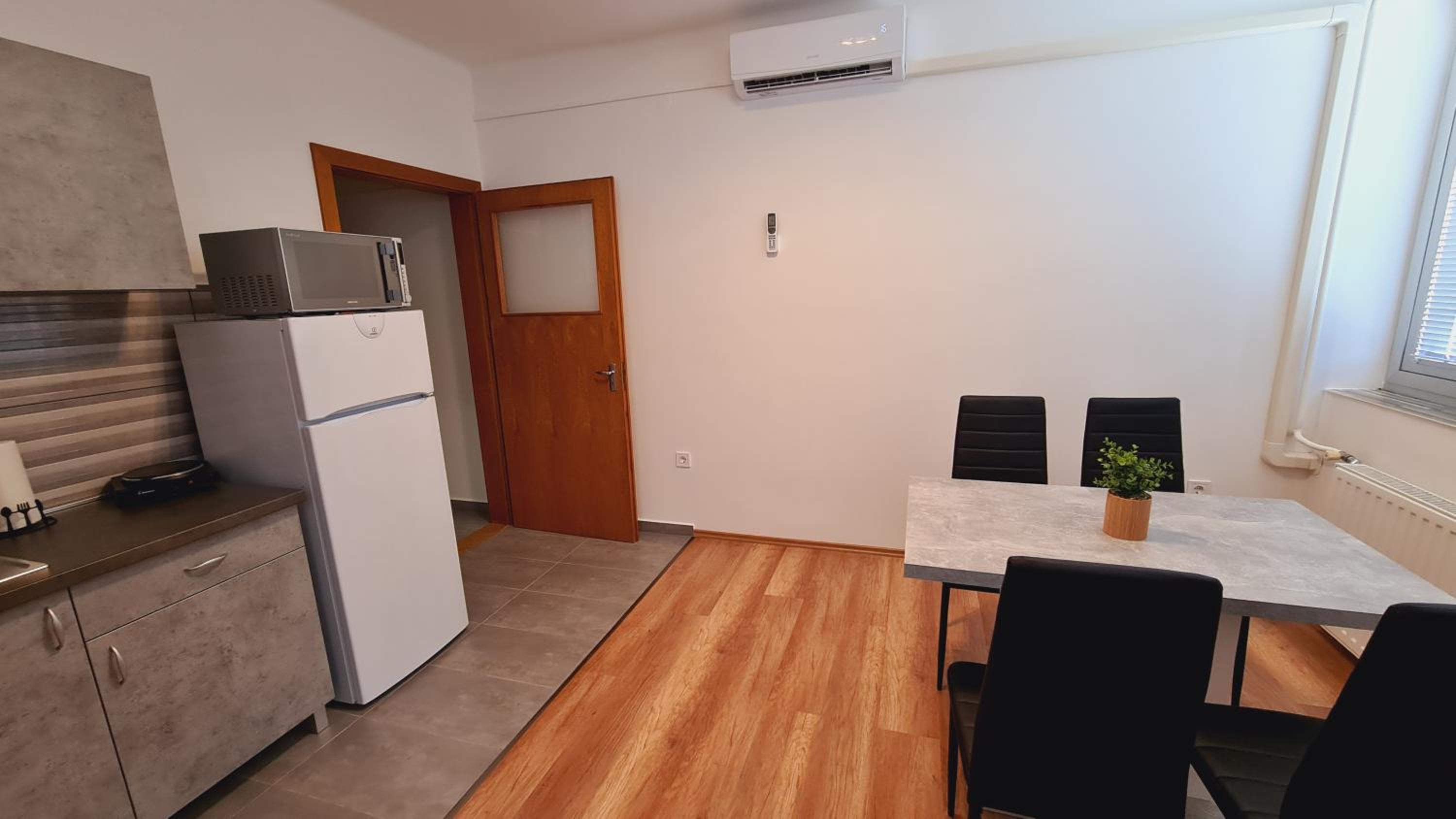 One-Bedroom Apartment - Photo 8