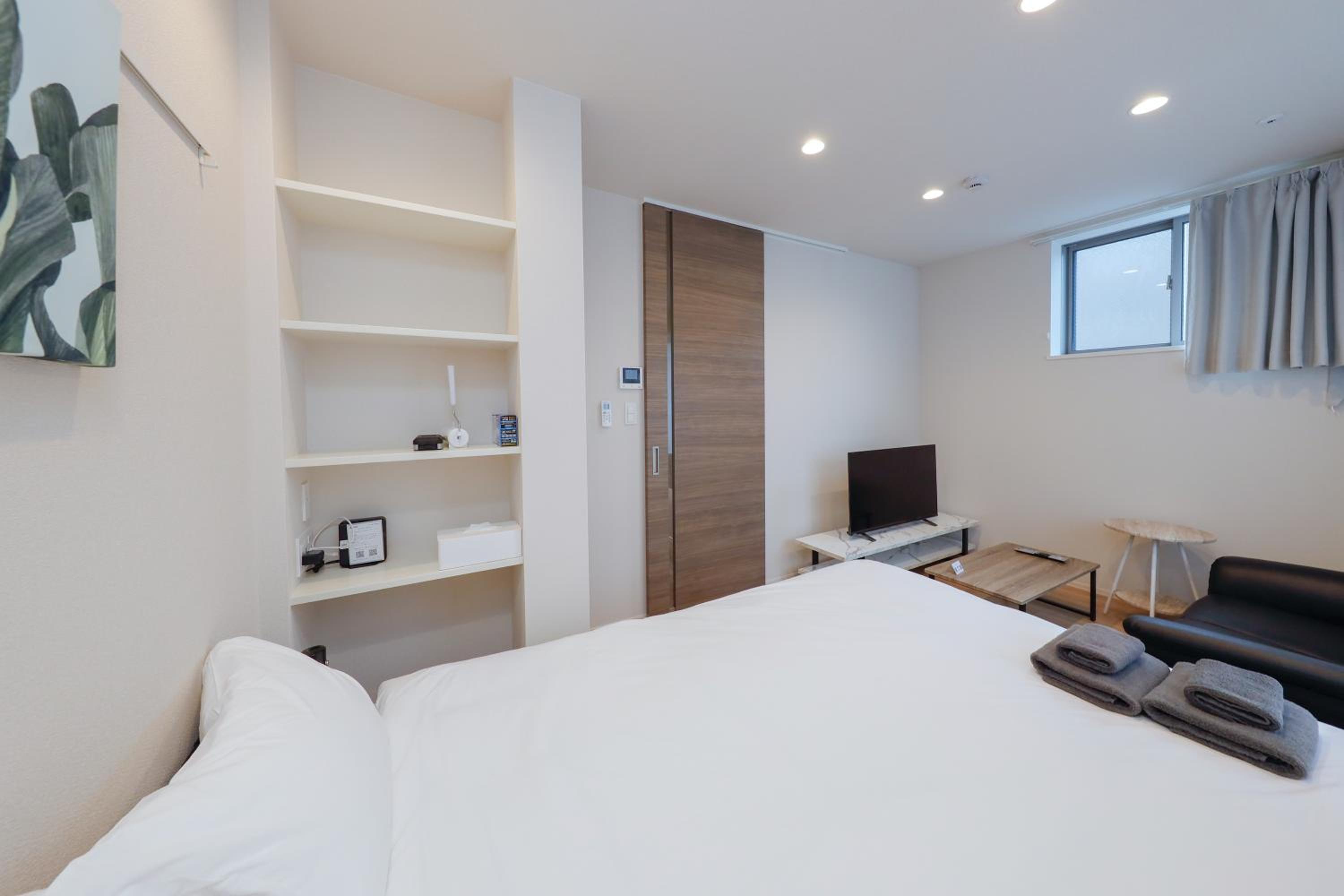 One-Bedroom Apartment photo 1