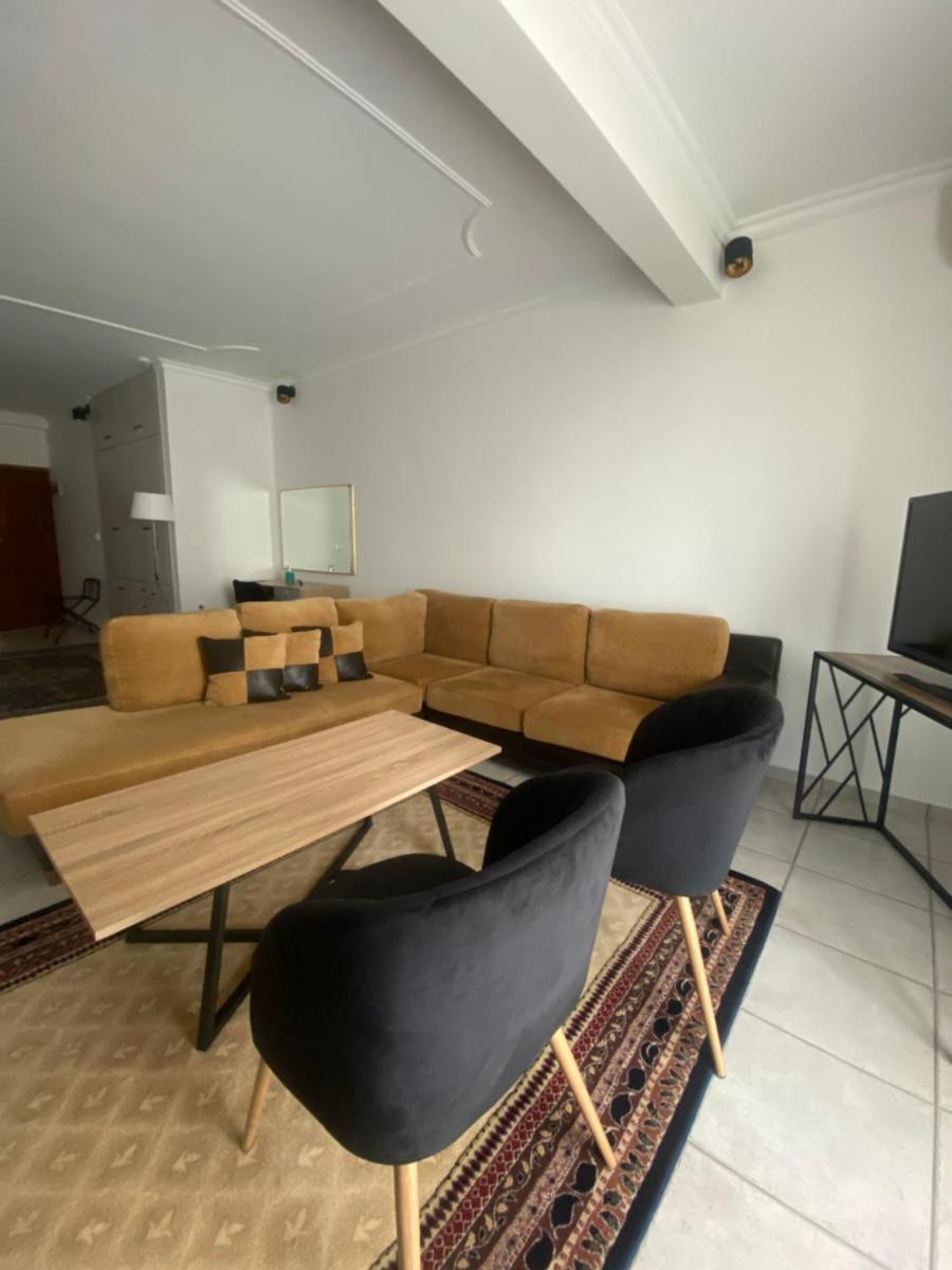 Superior Family Room - Photo 4