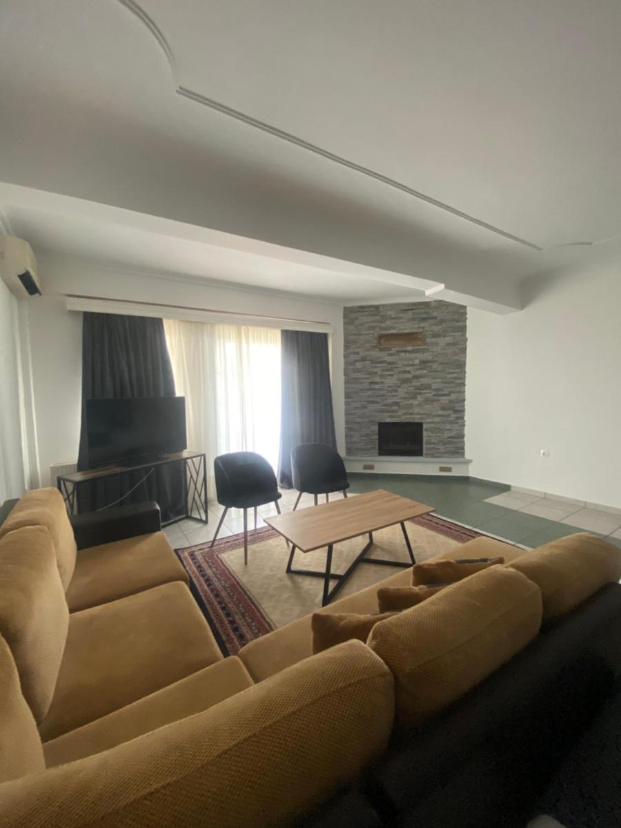 Superior Family Room - Photo 2