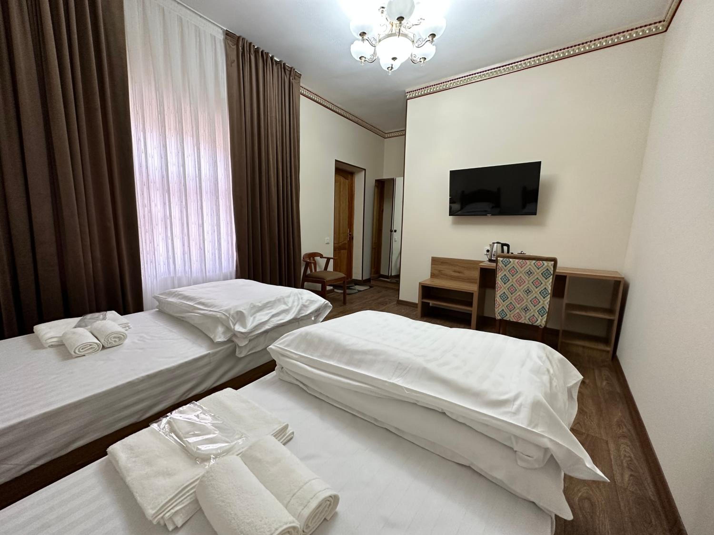 Twin Room with Bathroom photo 1